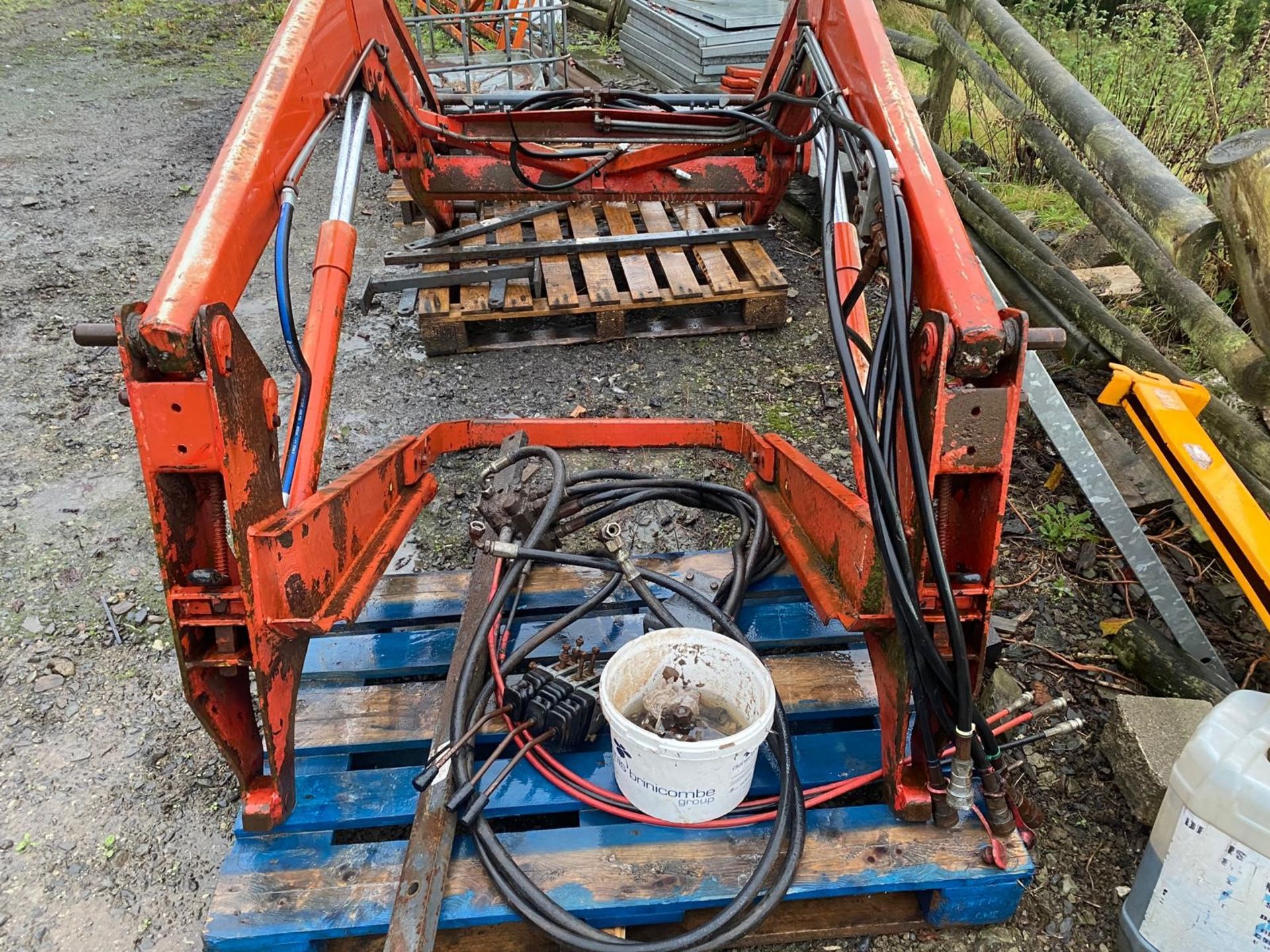 LOADER WITH VALVE BLOCK - Image 5 of 5