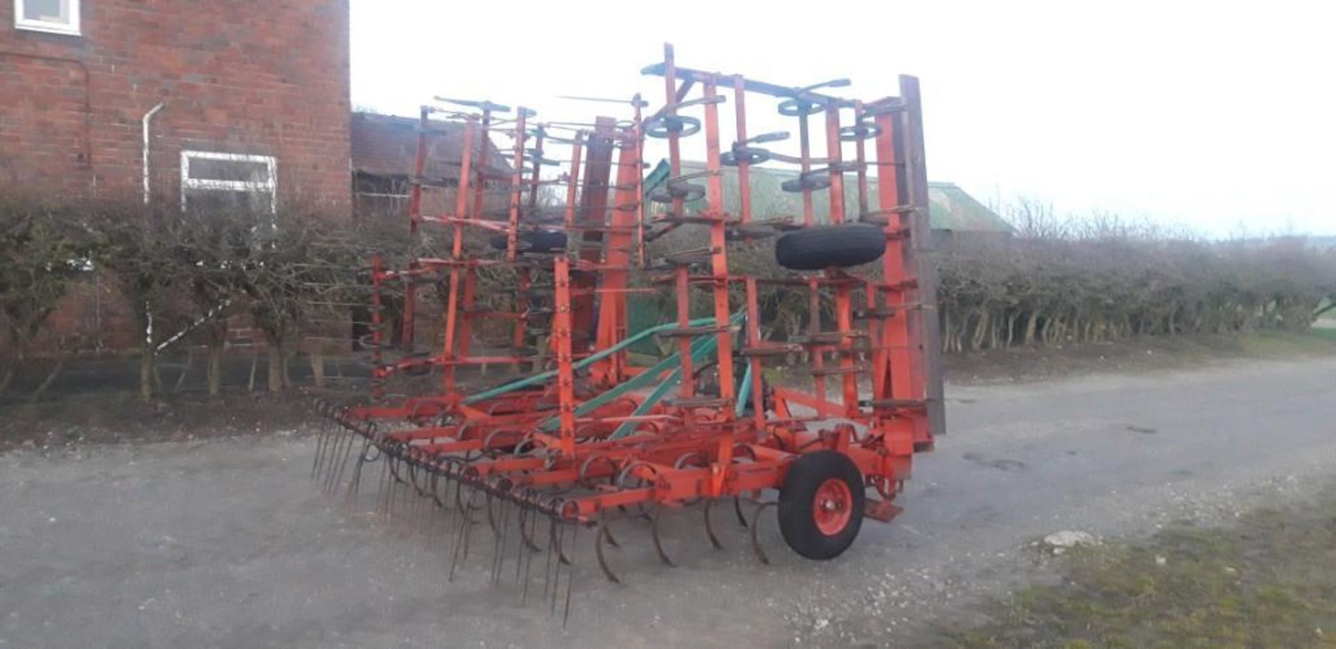 KVERNLAND FOLDING CULTIVATOR