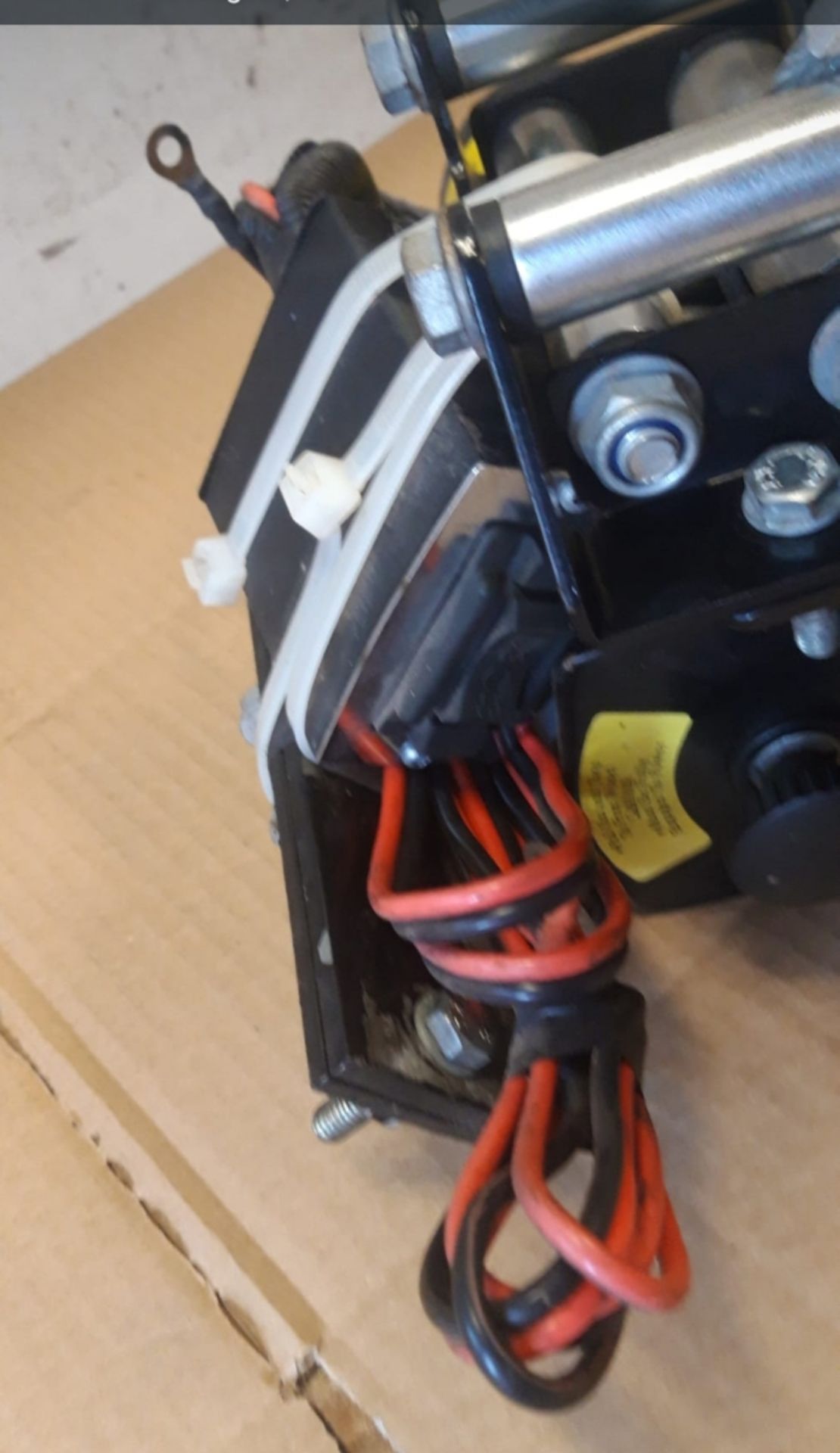 12 VOLT ELECTRIC WINCH - Image 4 of 4
