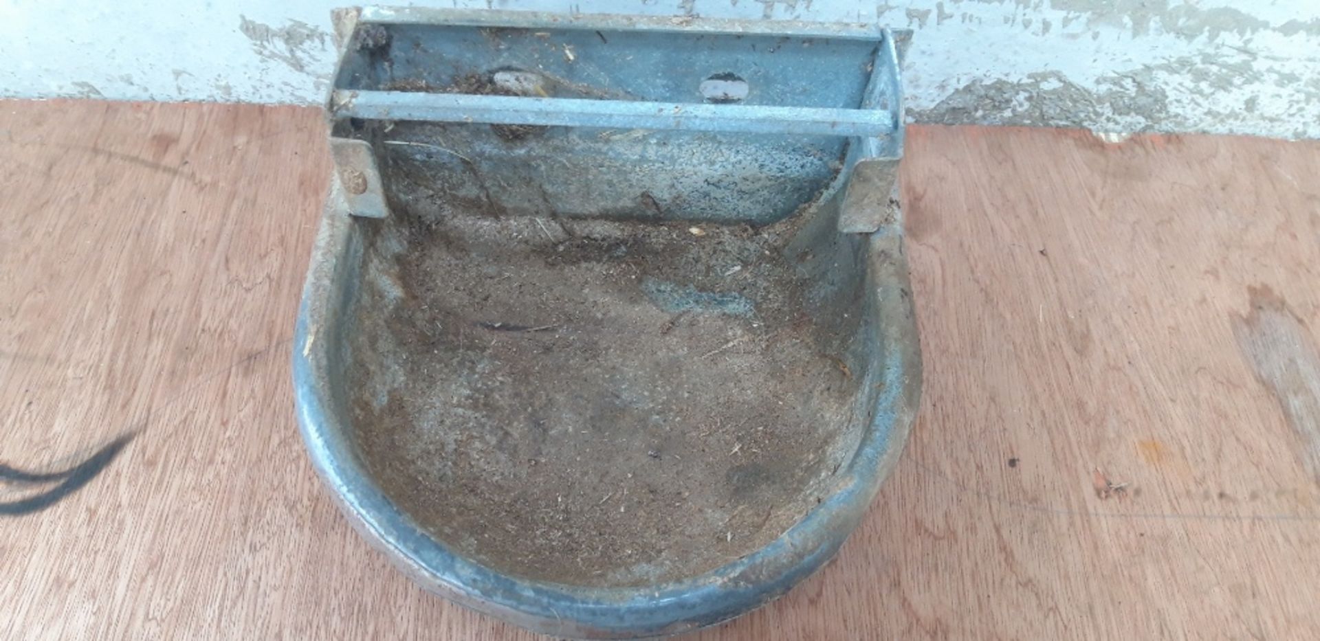 2 WATER BOWLS - Image 2 of 8