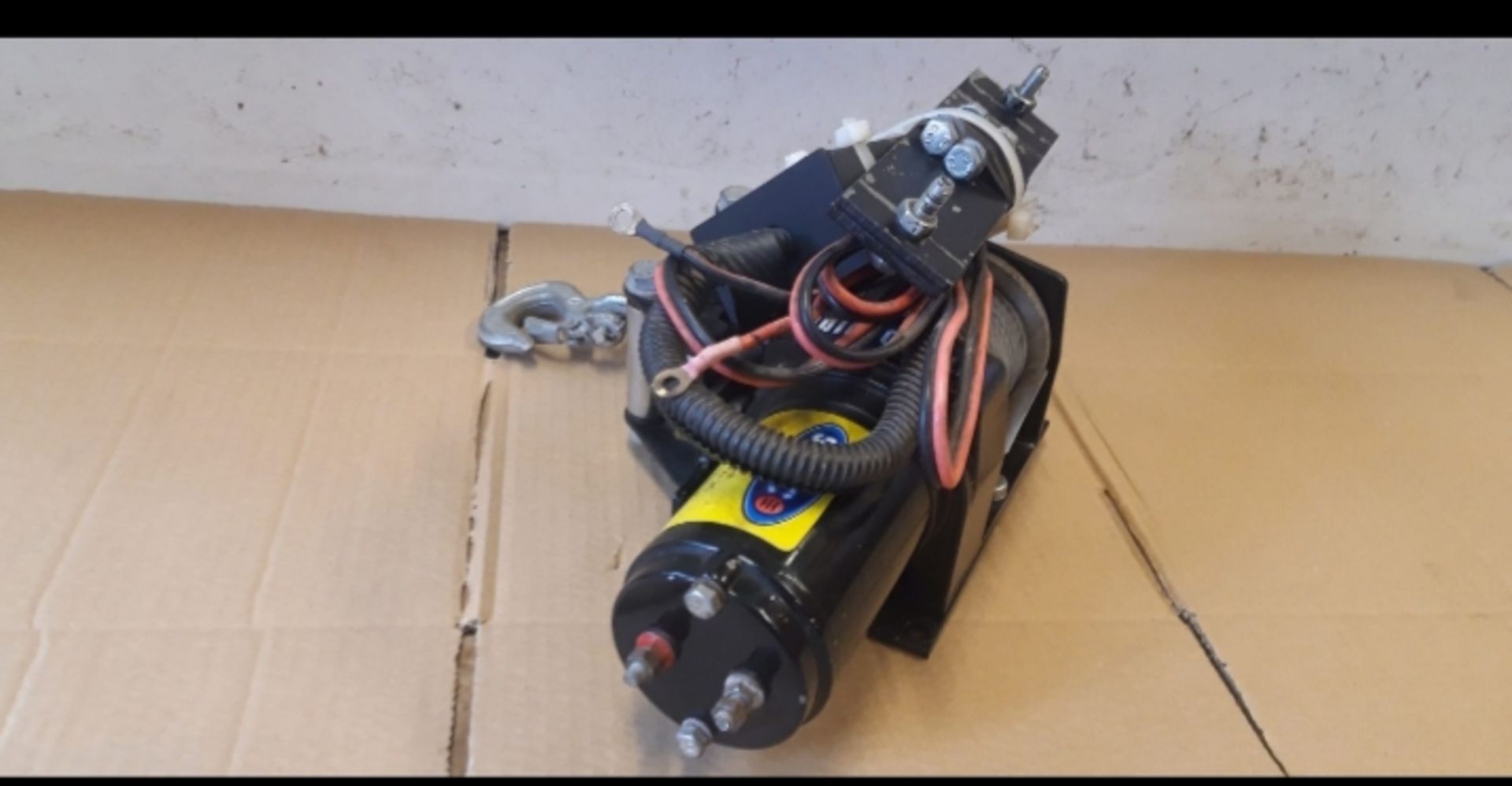 12 VOLT ELECTRIC WINCH - Image 3 of 4