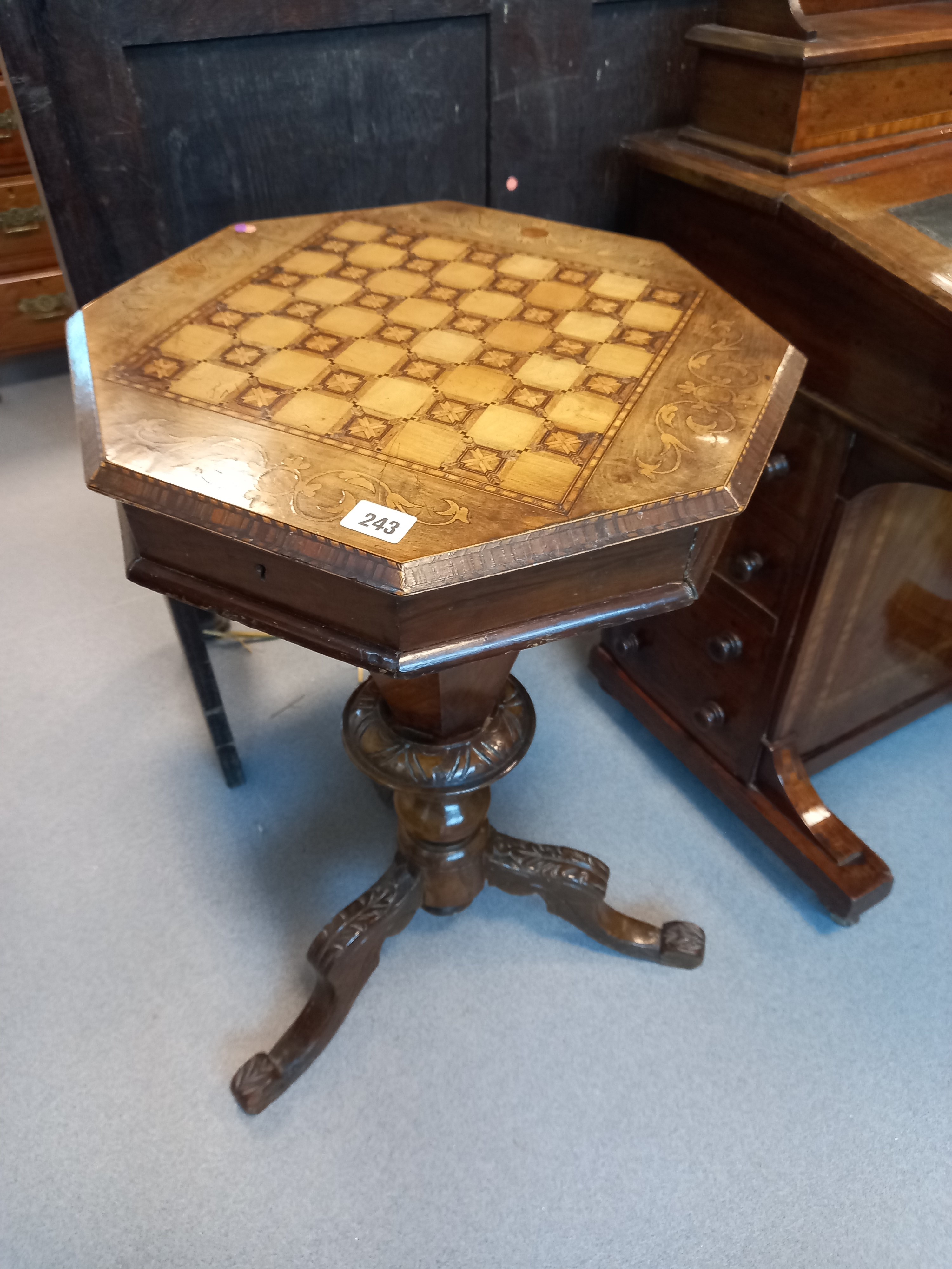 EARLY VICTORIAN ROSEWOOD SEWING TABLE, I