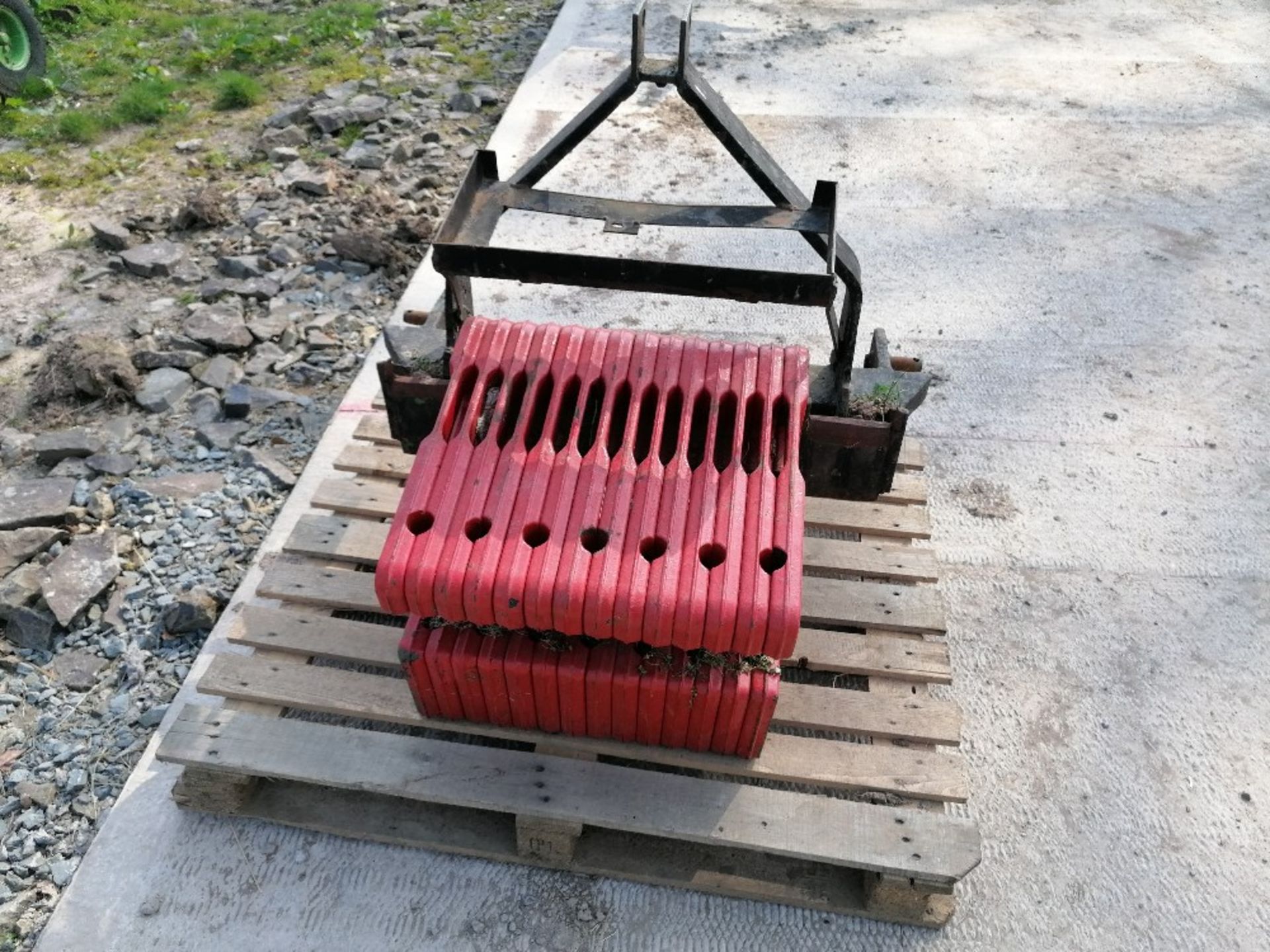 14 JOHN DEERE TRACTOR WEIGHTS - Image 2 of 3