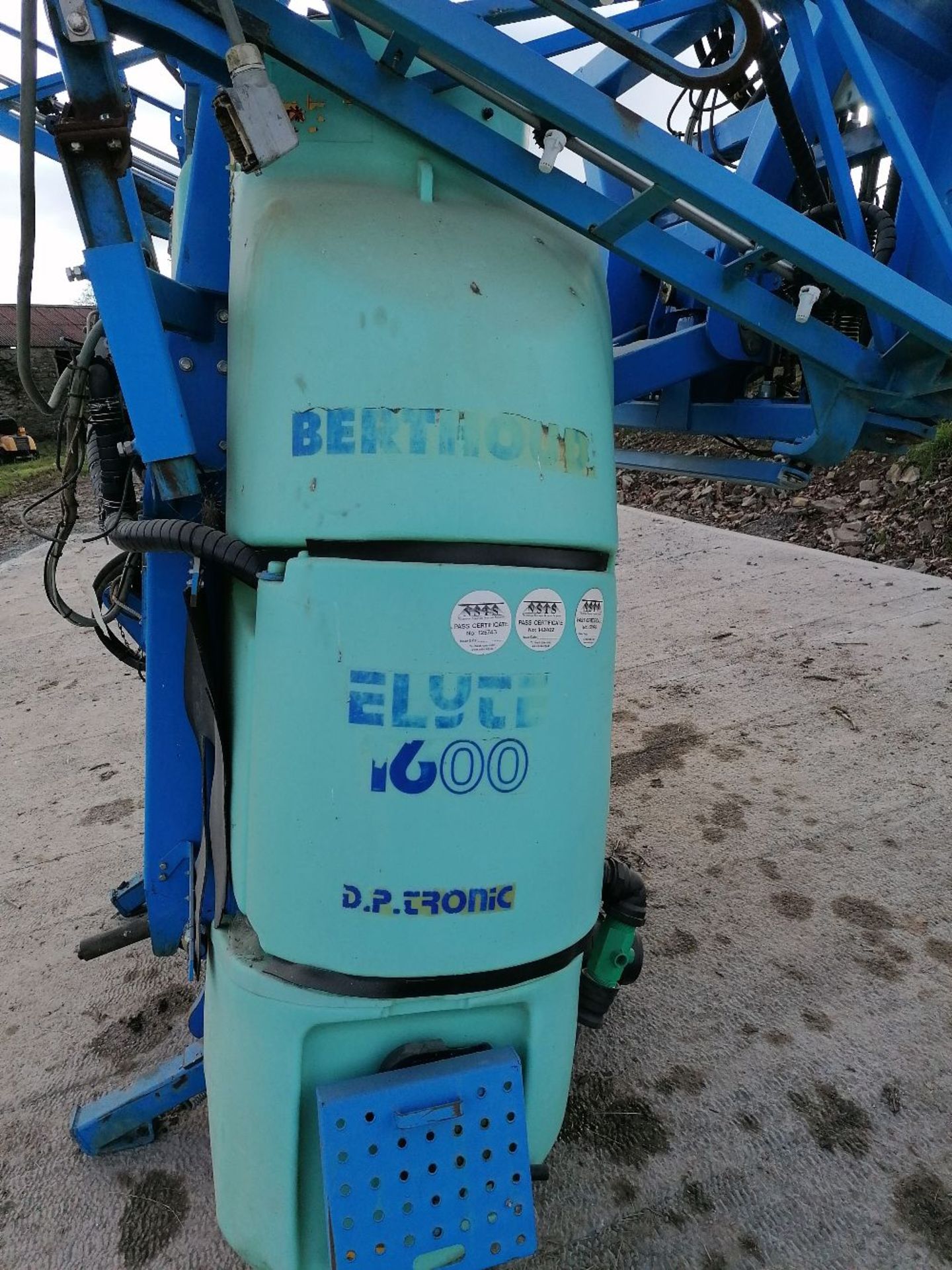 BERTHOUD ELITE 1600 LTR MOUNTED SPRAYER - Image 6 of 6