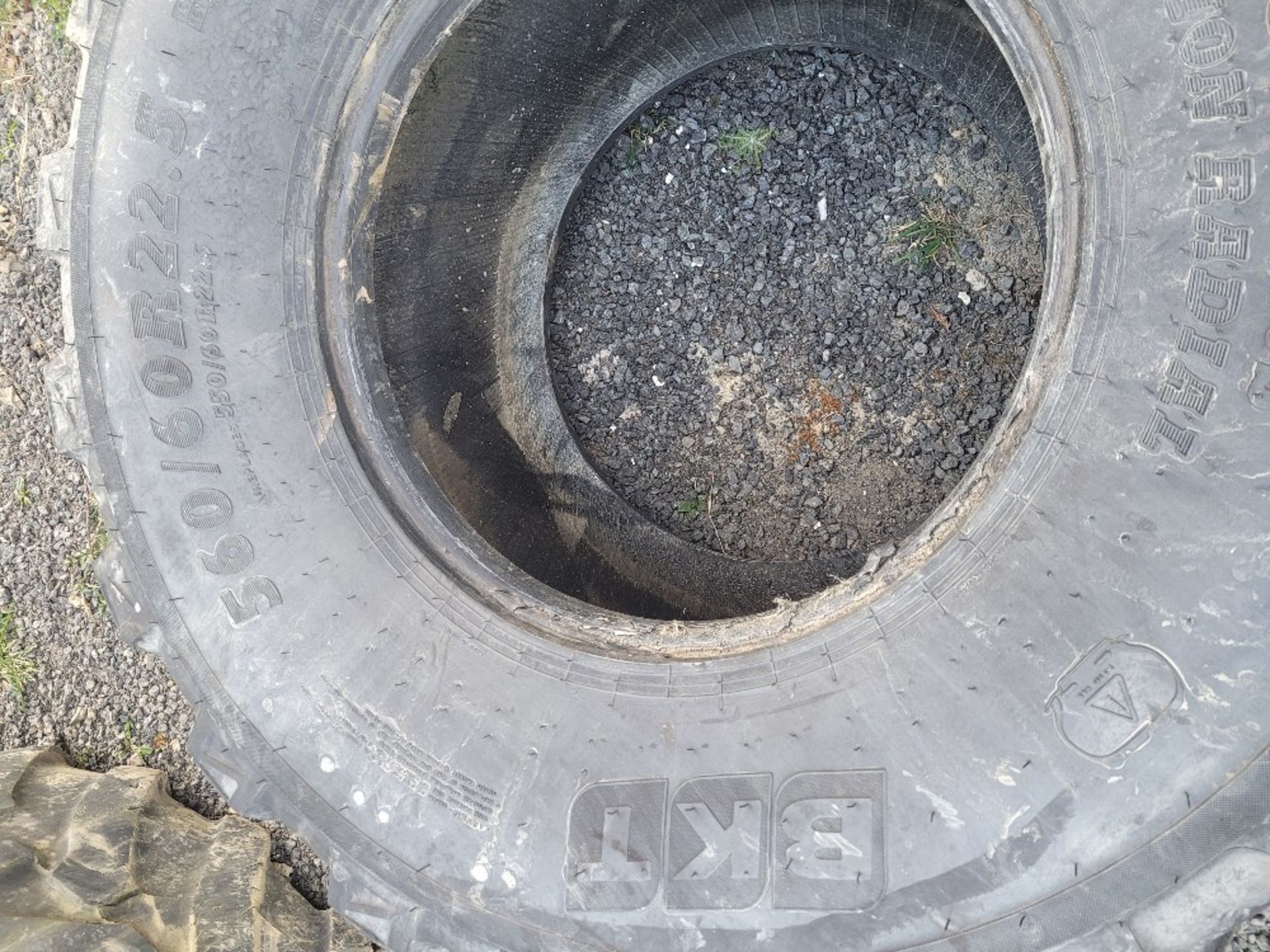 1x BKT TYRE 560/60R22 - Image 2 of 5