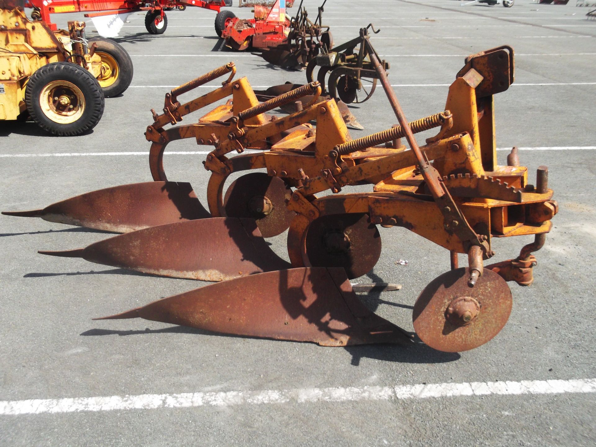 SKH 3 FURROW PLOUGH - FROM A RETIRING L - Image 4 of 4