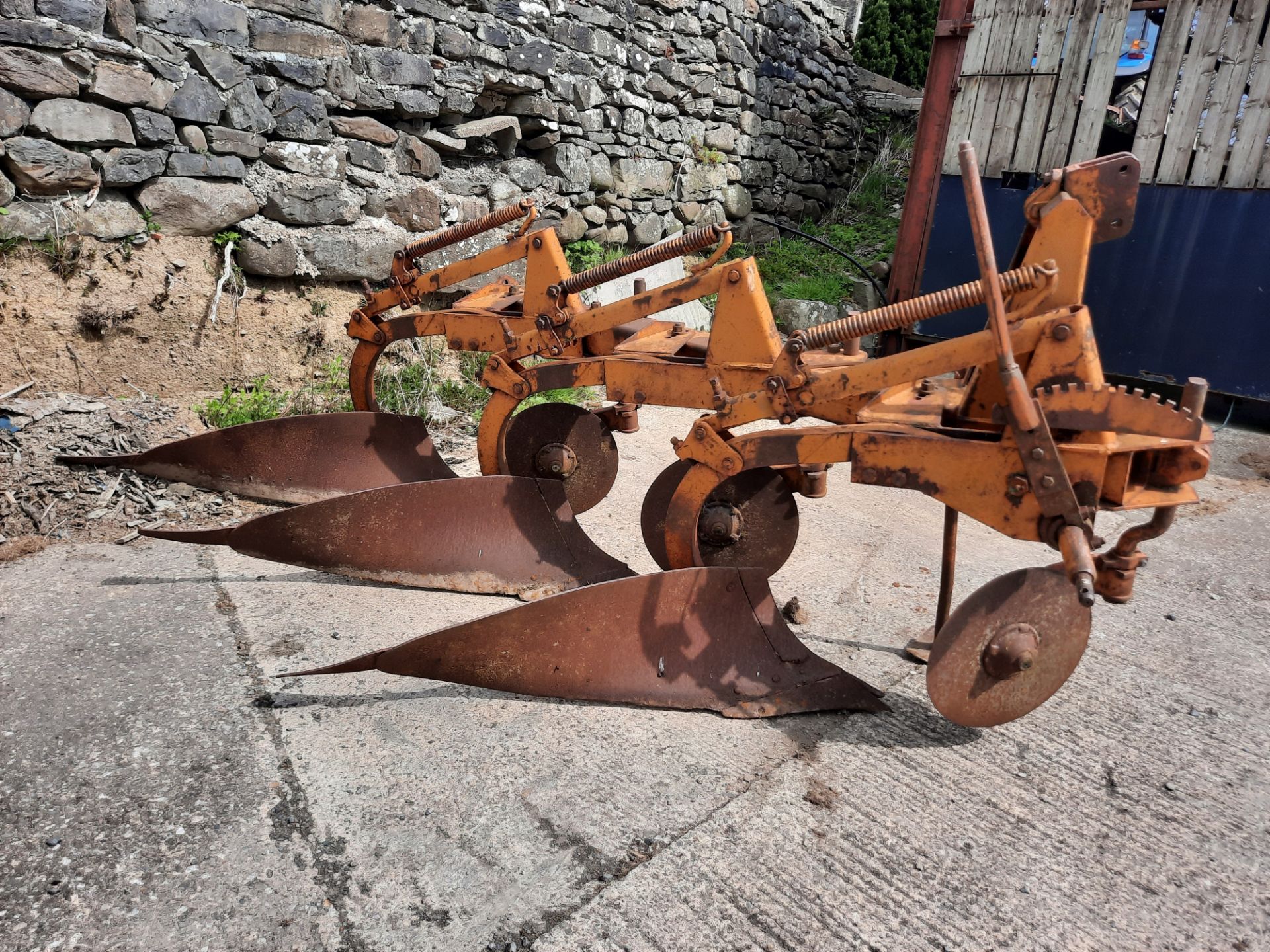 SKH 3 FURROW PLOUGH - FROM A RETIRING L - Image 2 of 4