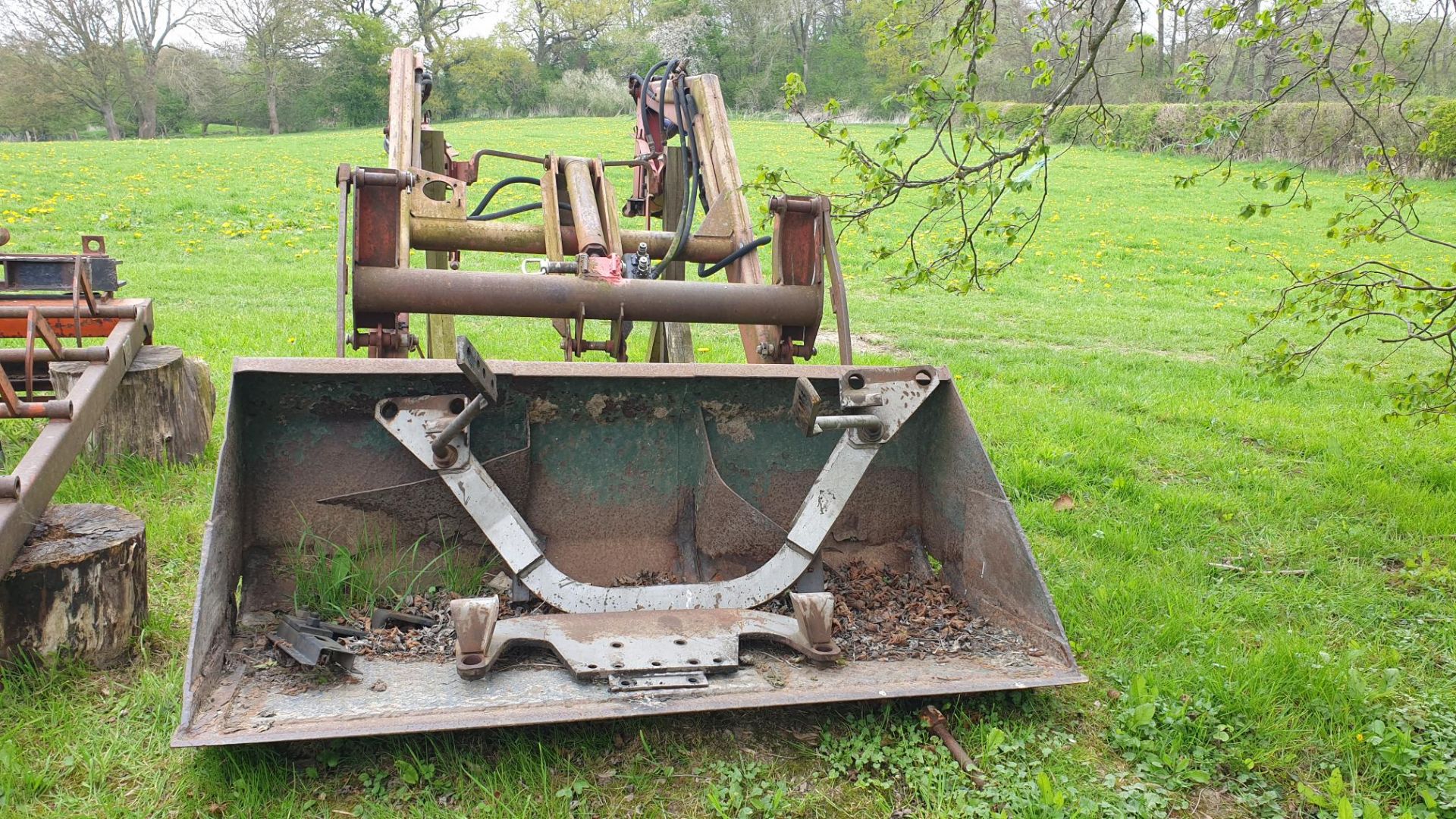 DAVID BROWN 990 FRONT LOADER NO BUCKET - Image 5 of 6