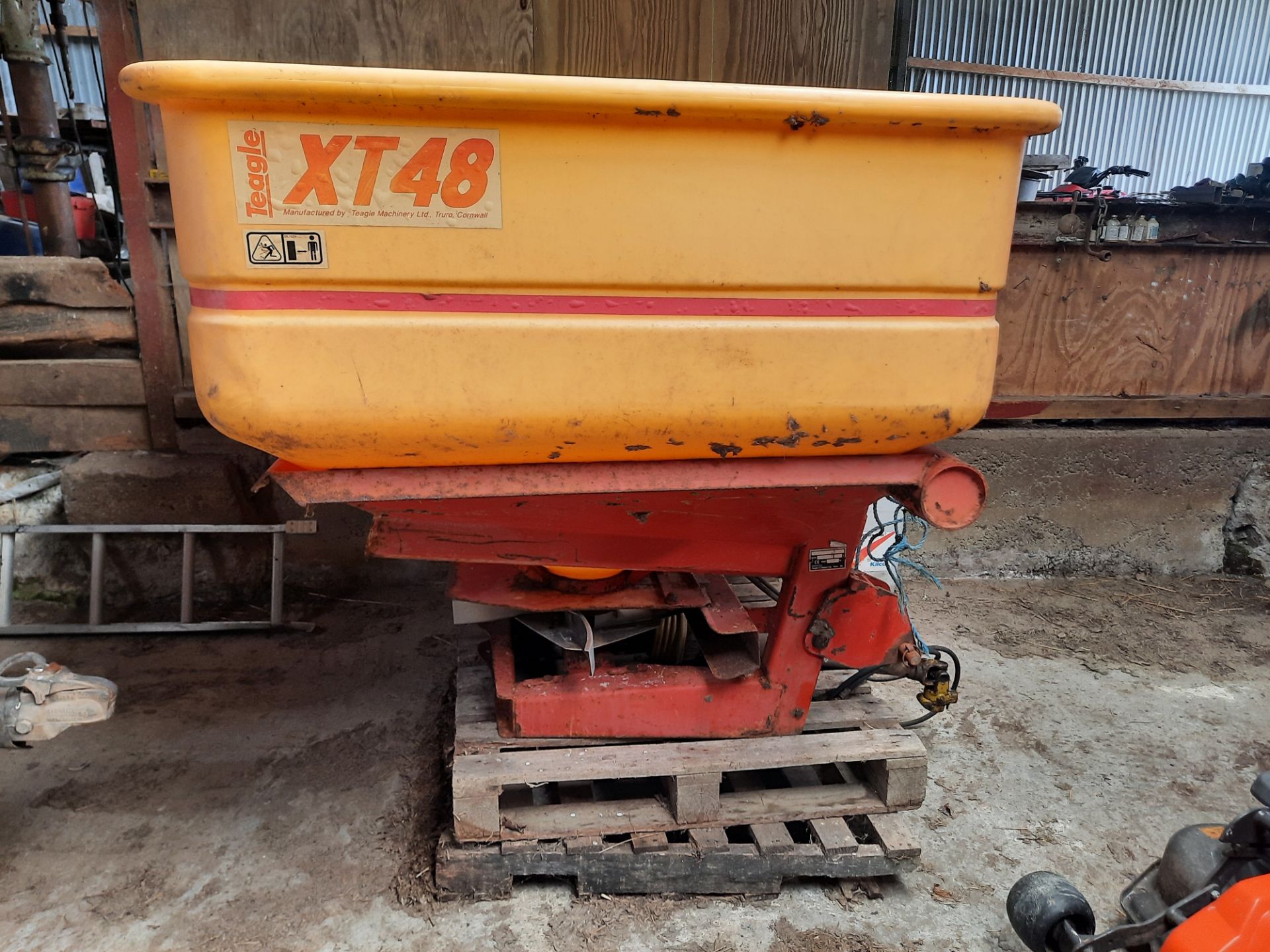 TEAGLE XT48 1TONNE FERTILISER SPINNER, I - Image 2 of 3