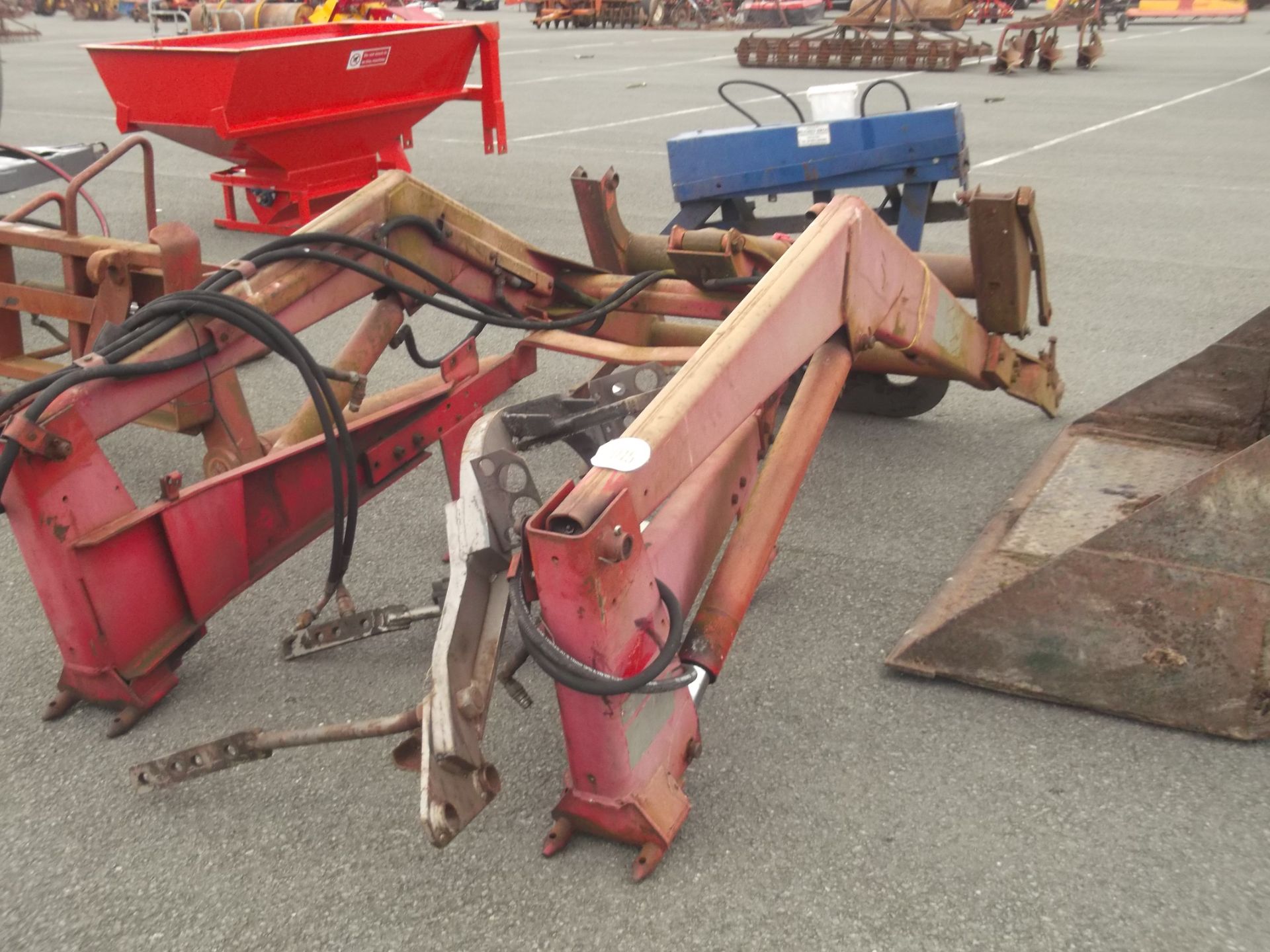 MASSEY FERGUSON FRONT LOADER WITH BUCKET