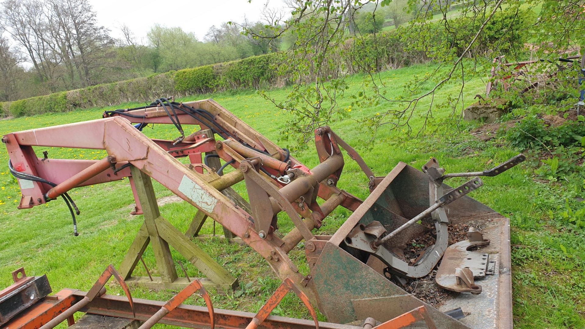 DAVID BROWN 990 FRONT LOADER NO BUCKET - Image 6 of 6