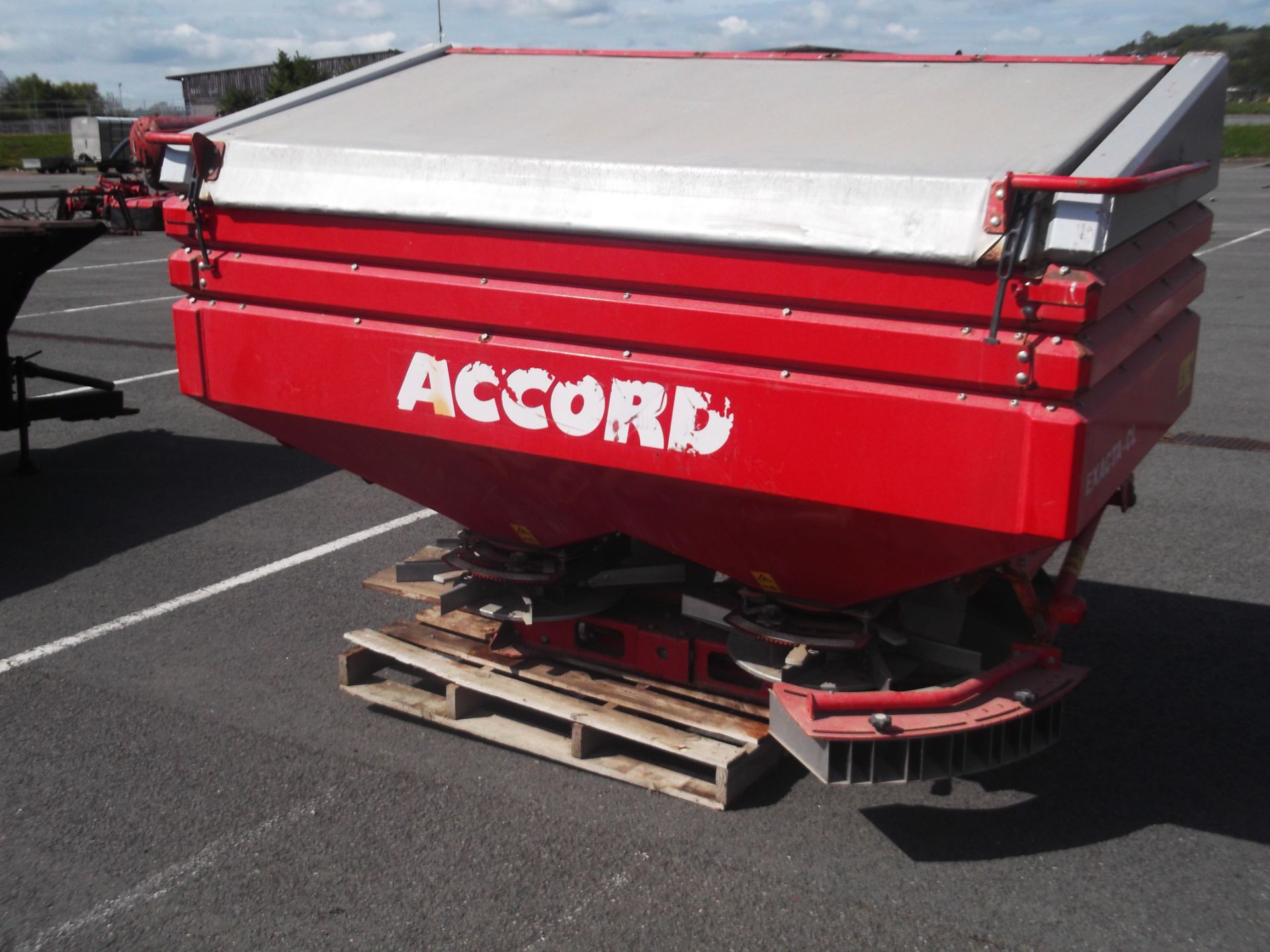 ACCORD FERTILISER SPINNER - Image 8 of 8