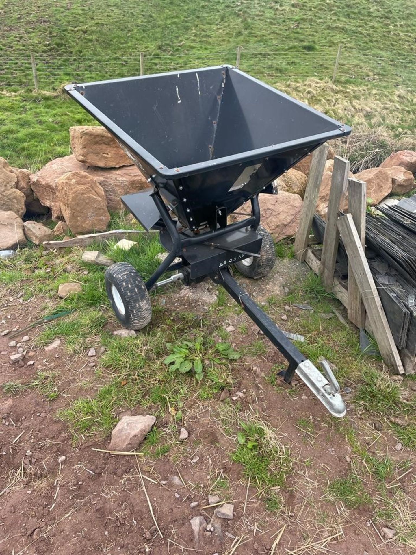 QUAD BIKE FERTILISER SPREADER - Image 4 of 4