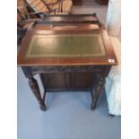 REPRODUCTION OAK DESK WITH LEATER INSERT
