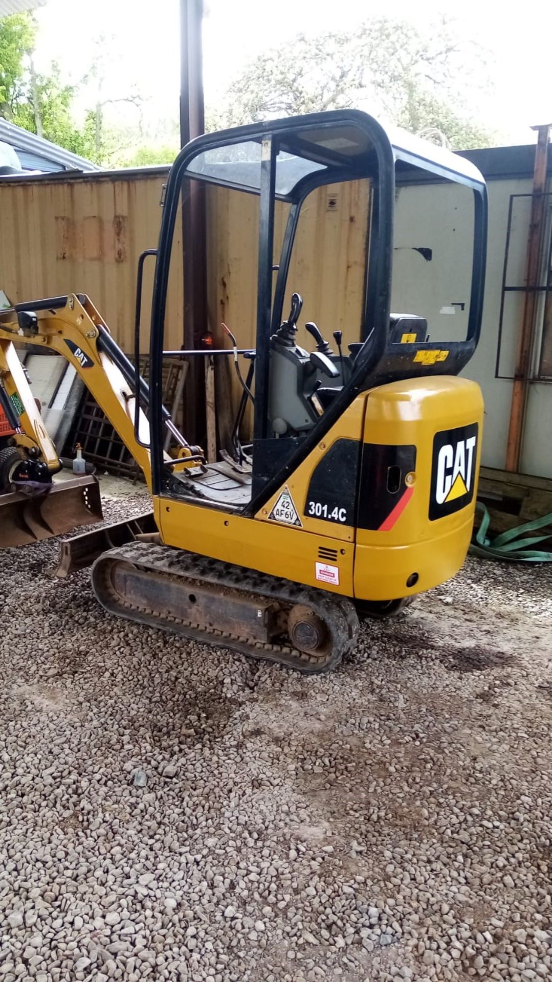 CAT MINI DIGGER