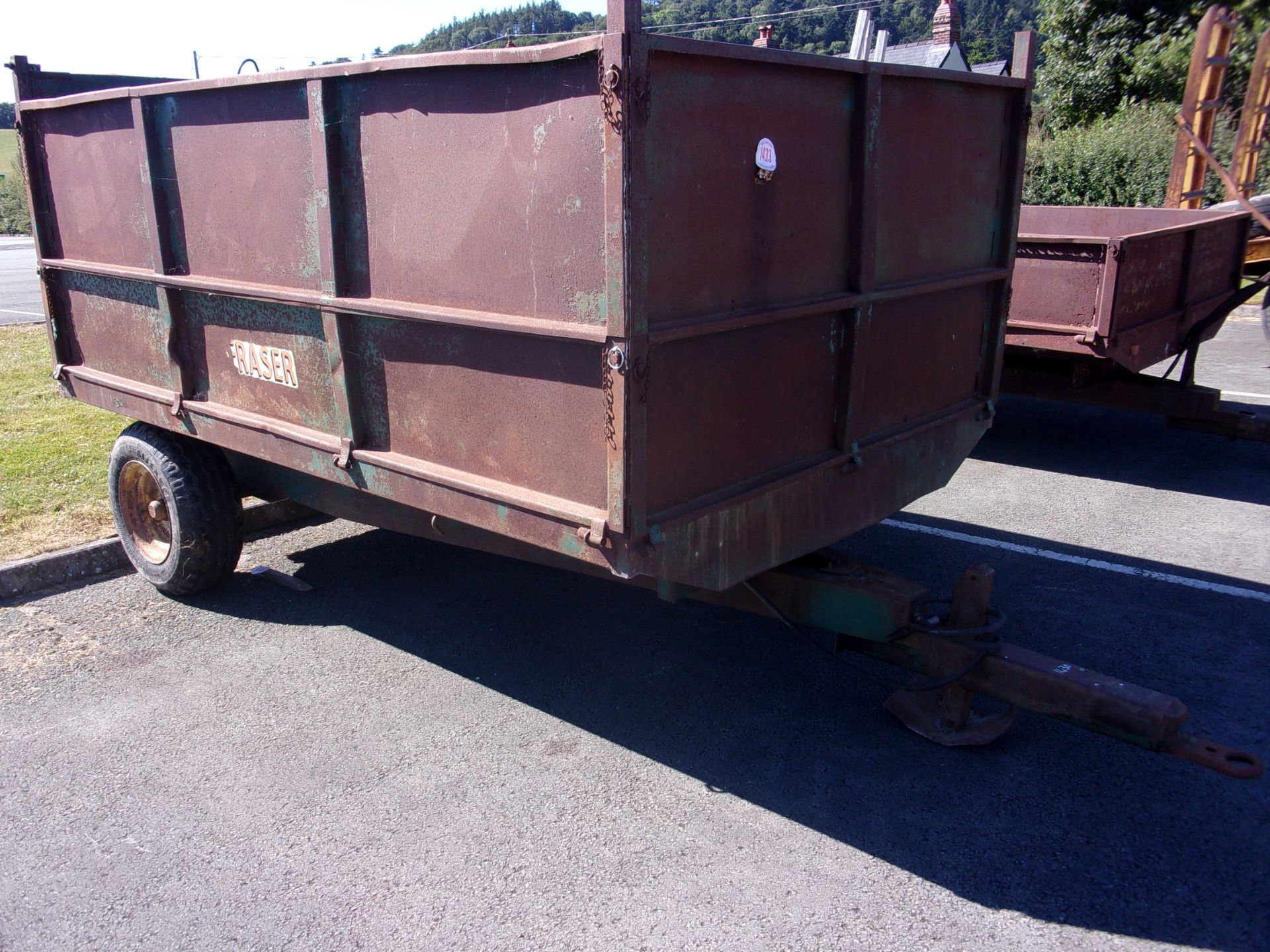 TIPPING TRAILER WITH NEW TYRES