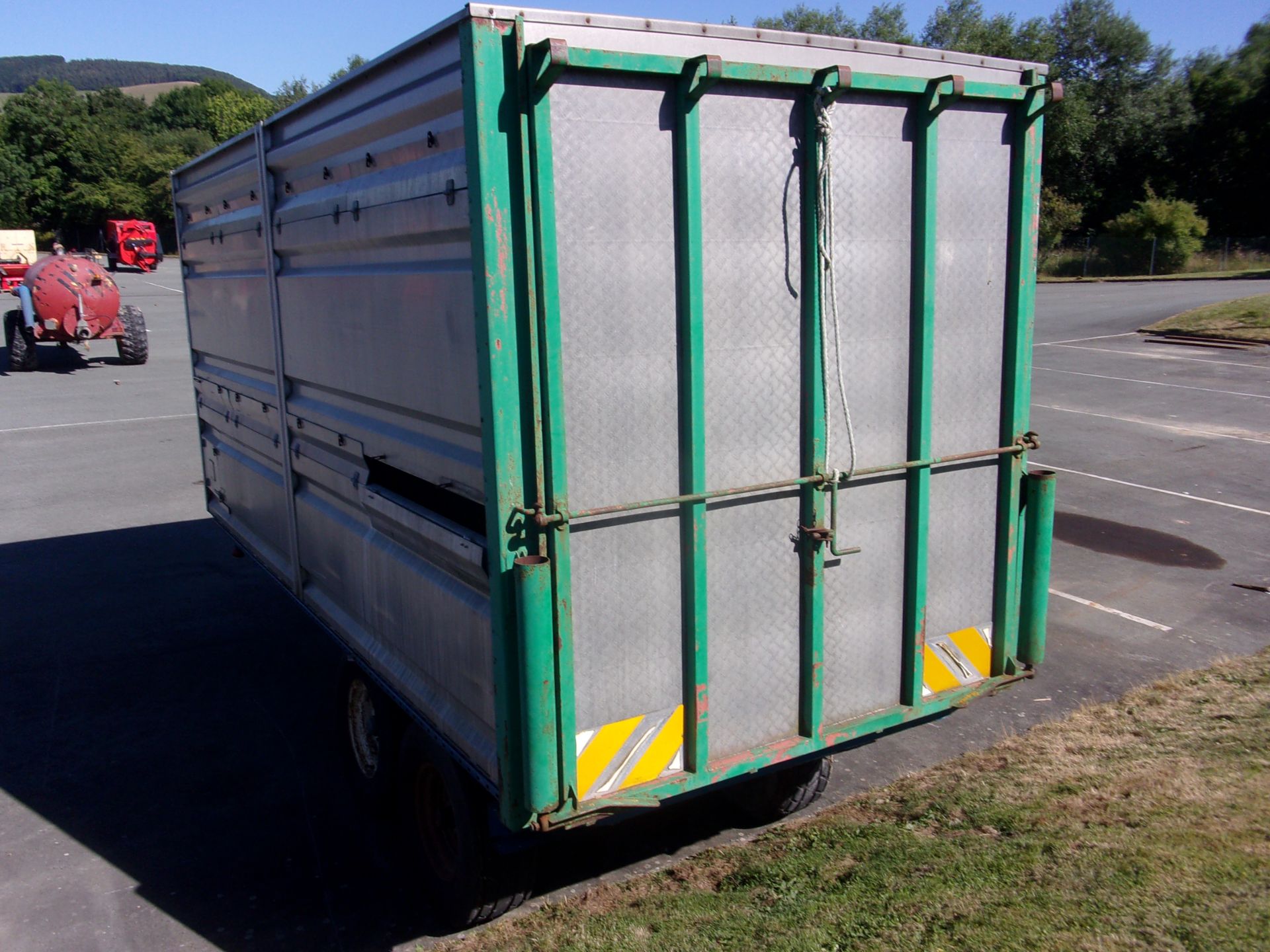 LIVESTOCK TRAILER - Image 3 of 3