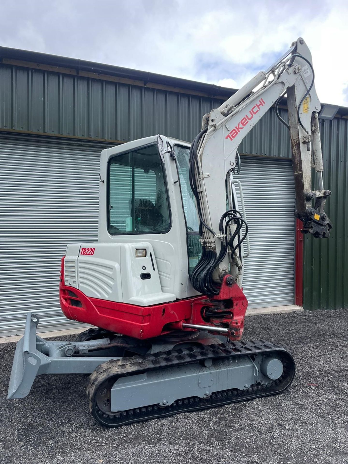 2013 TAKEUCHI TB 228 DIGGER & BUCKETS - Image 5 of 5