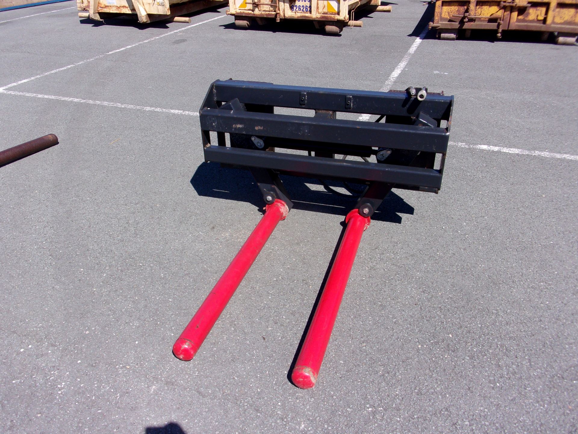 ROUND BALE SQUEEZE, SKIDSTEER BRACKETS