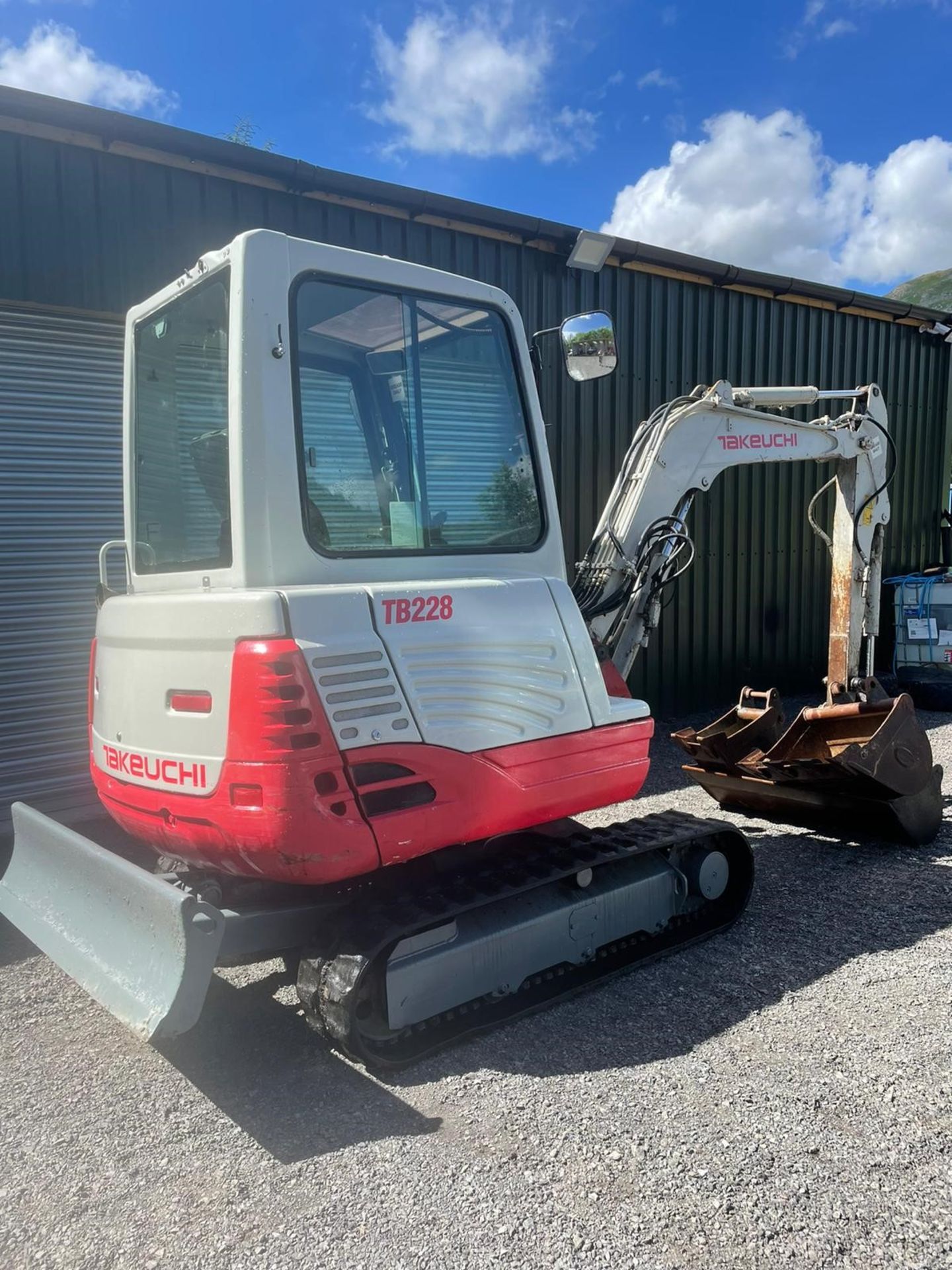 2013 TAKEUCHI TB 228 DIGGER & BUCKETS - Image 2 of 5