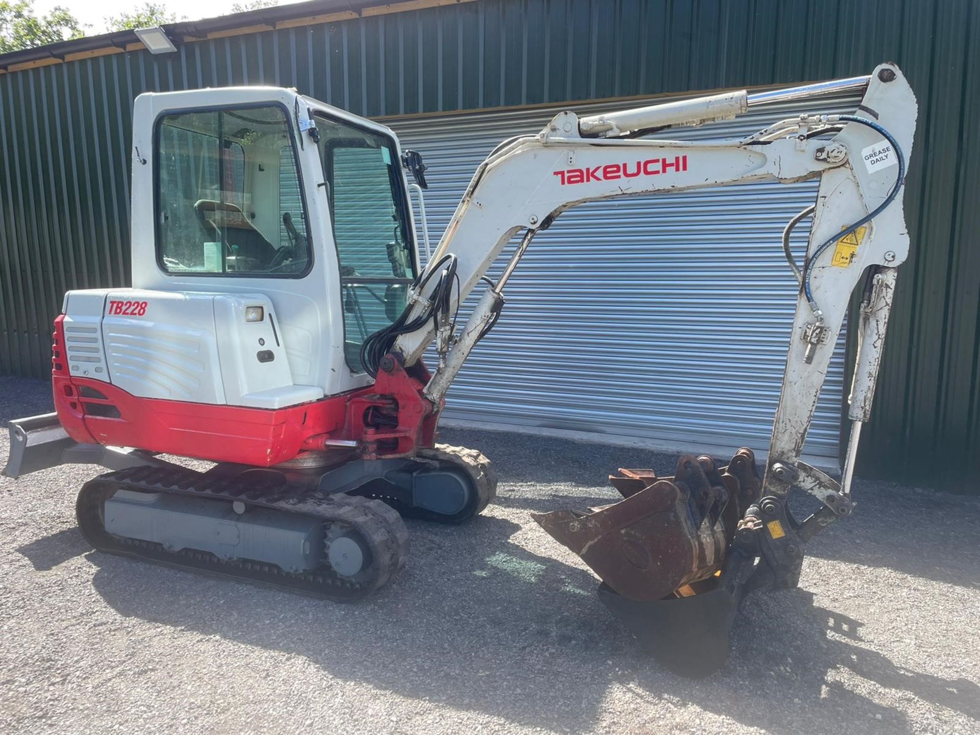 2013 TAKEUCHI TB 228 DIGGER & BUCKETS