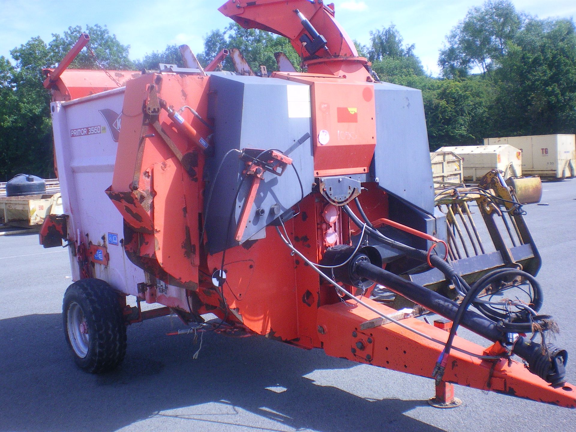 KUHN STRAW CHOPPER/ FEEDER