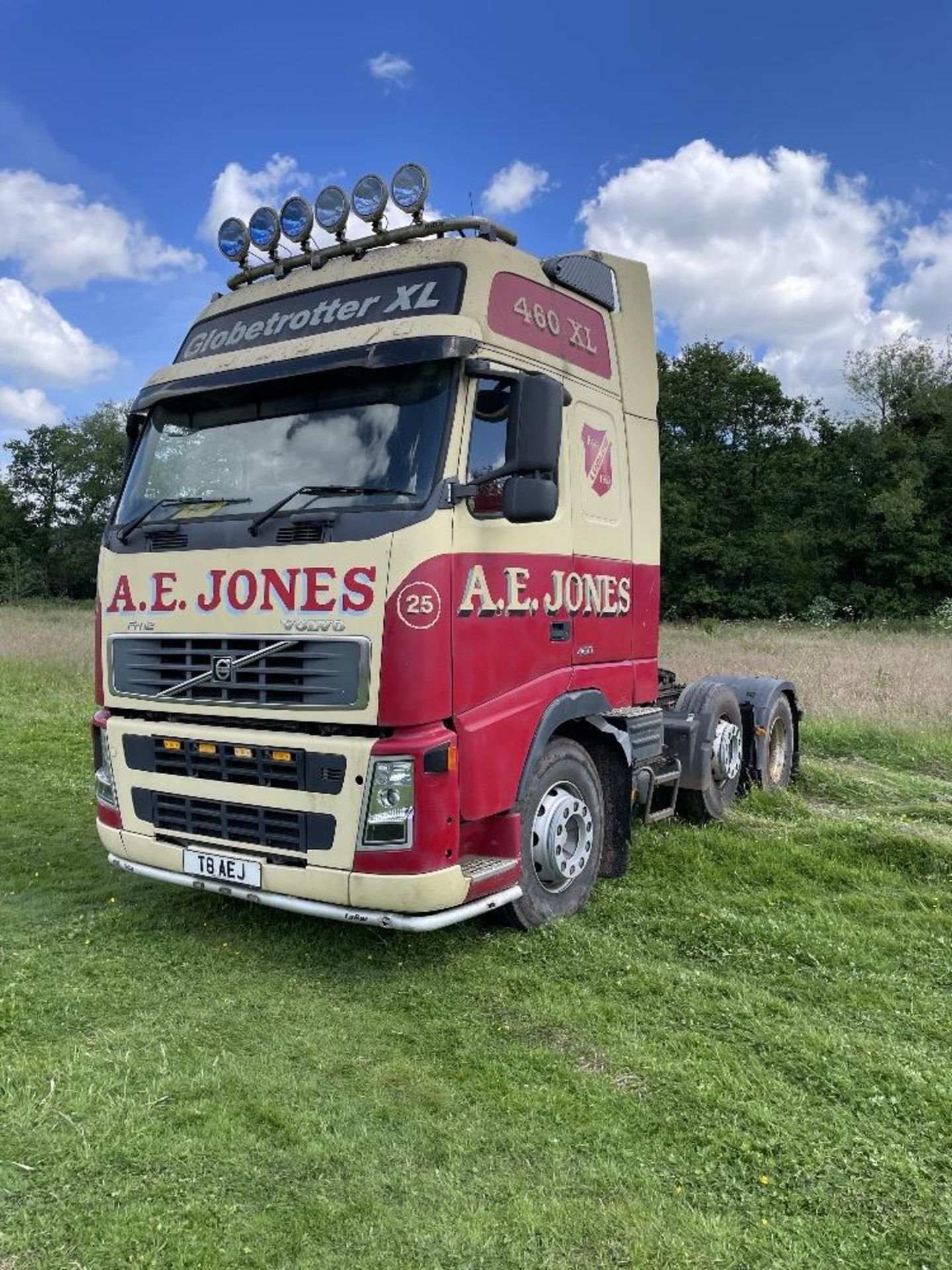 VOLVO 460 FH12 GLOBETROTTER XL 6 X2 TRACTOR UNIT