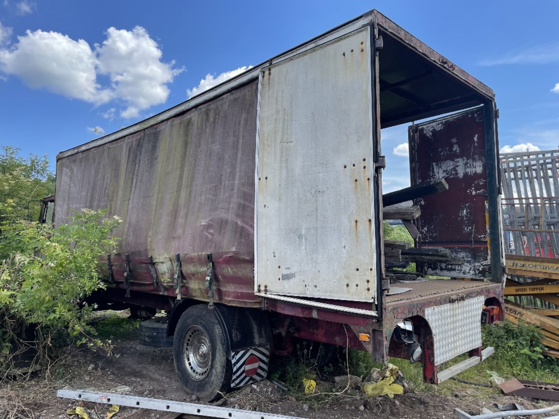 FORD EXHIBITONS CURTAIN SIDE LORRY - Image 2 of 2