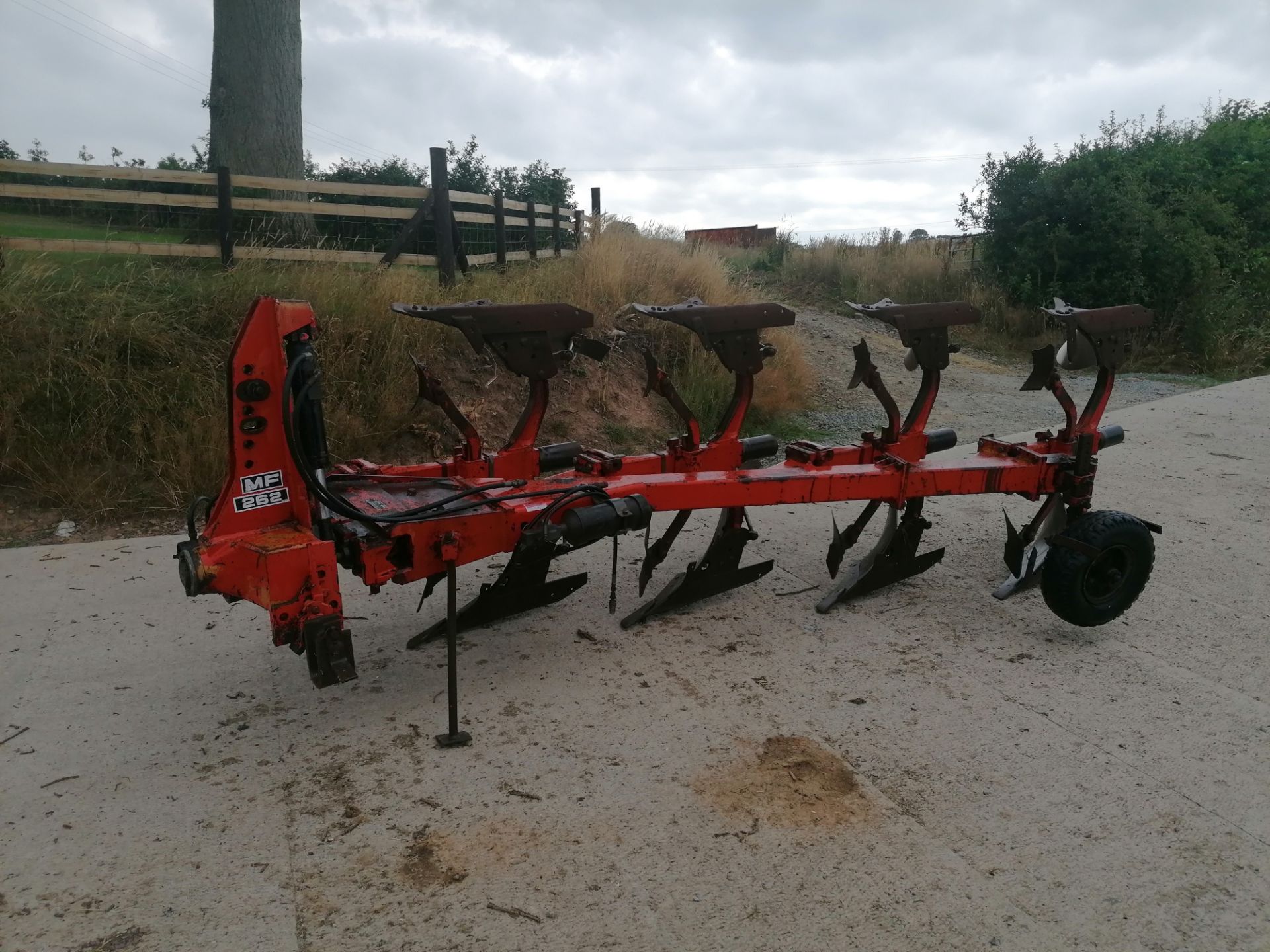 MASSEY FERGUSON/HUARD 262 4 FURROW - Image 3 of 3