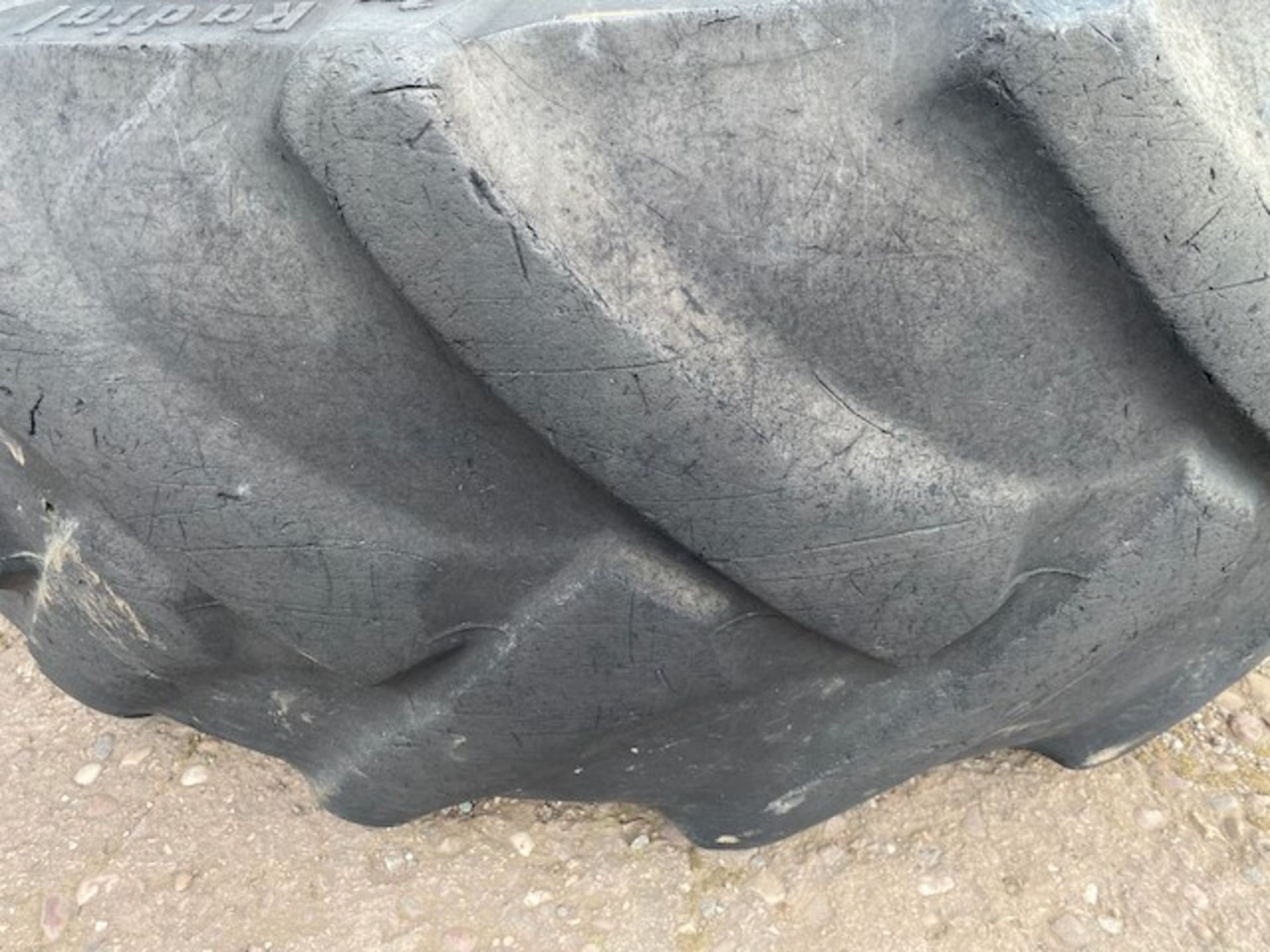 JCB WHEEL & TYRE - Image 4 of 5