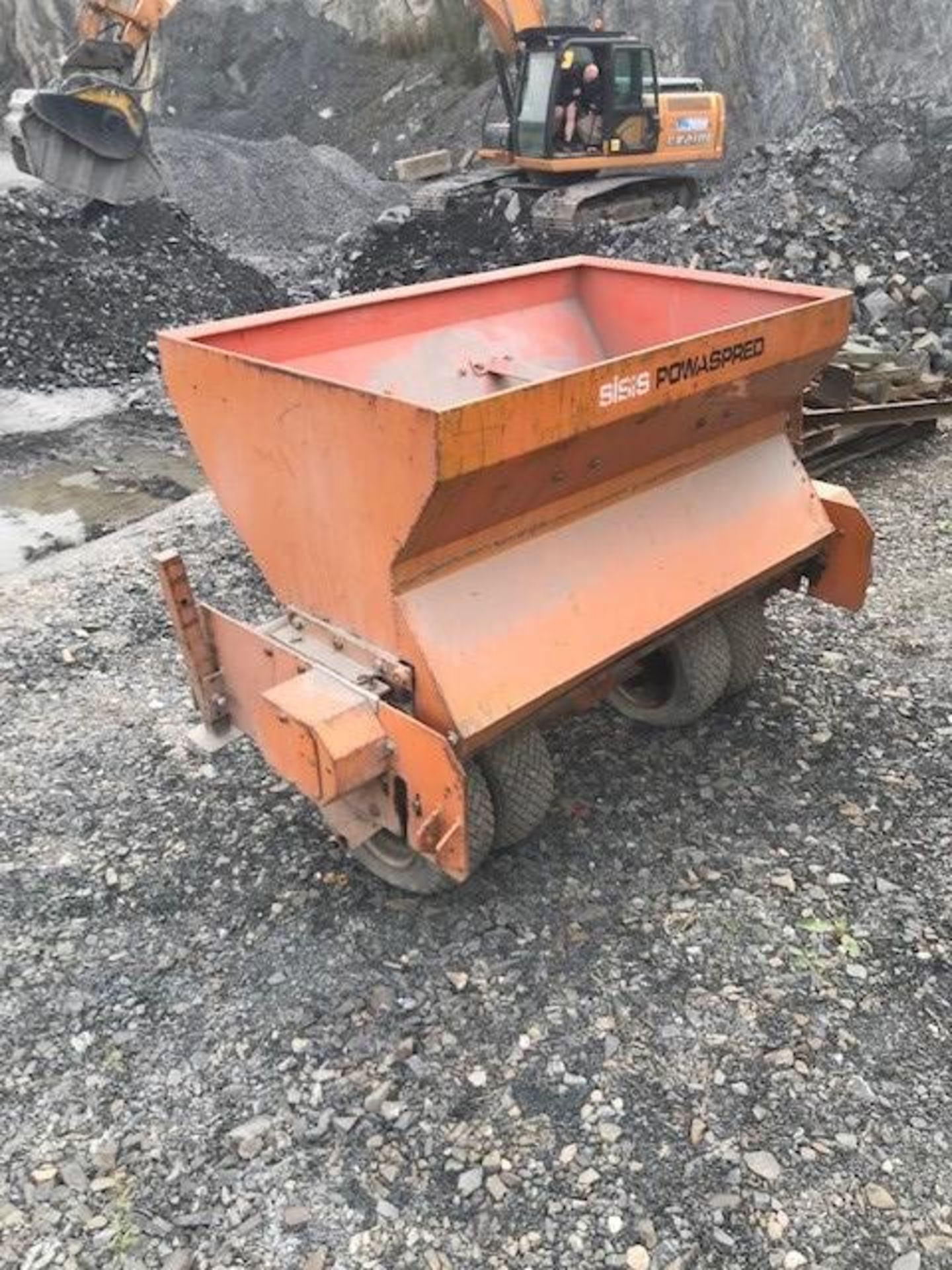 POWER SPREADER FOR COMPACT TRACTOR