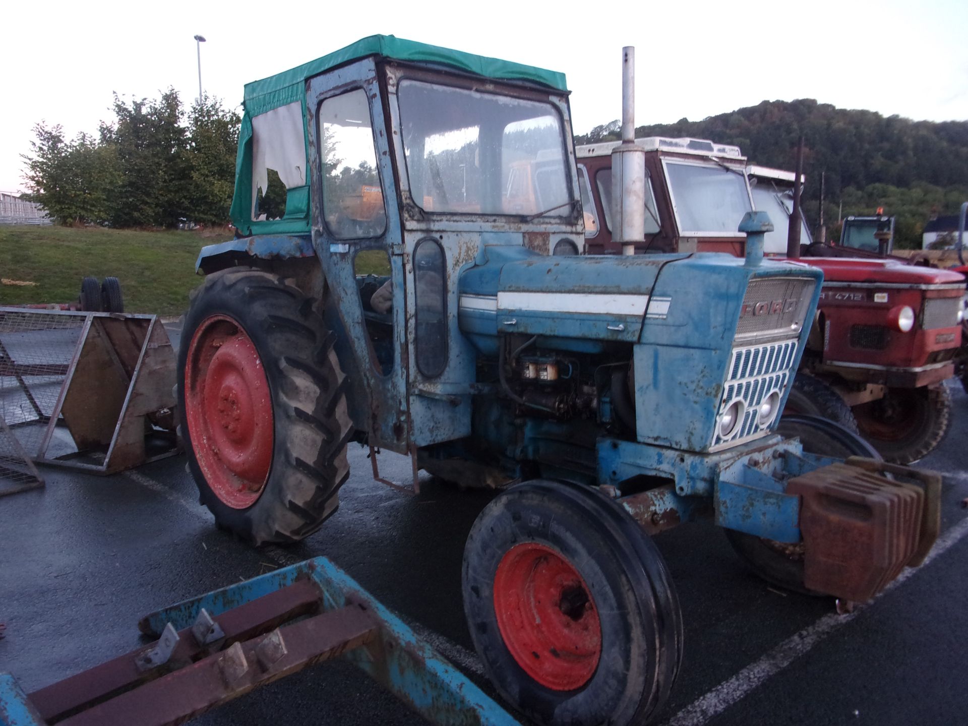 FORD 4000 TRACTOR - Image 7 of 8