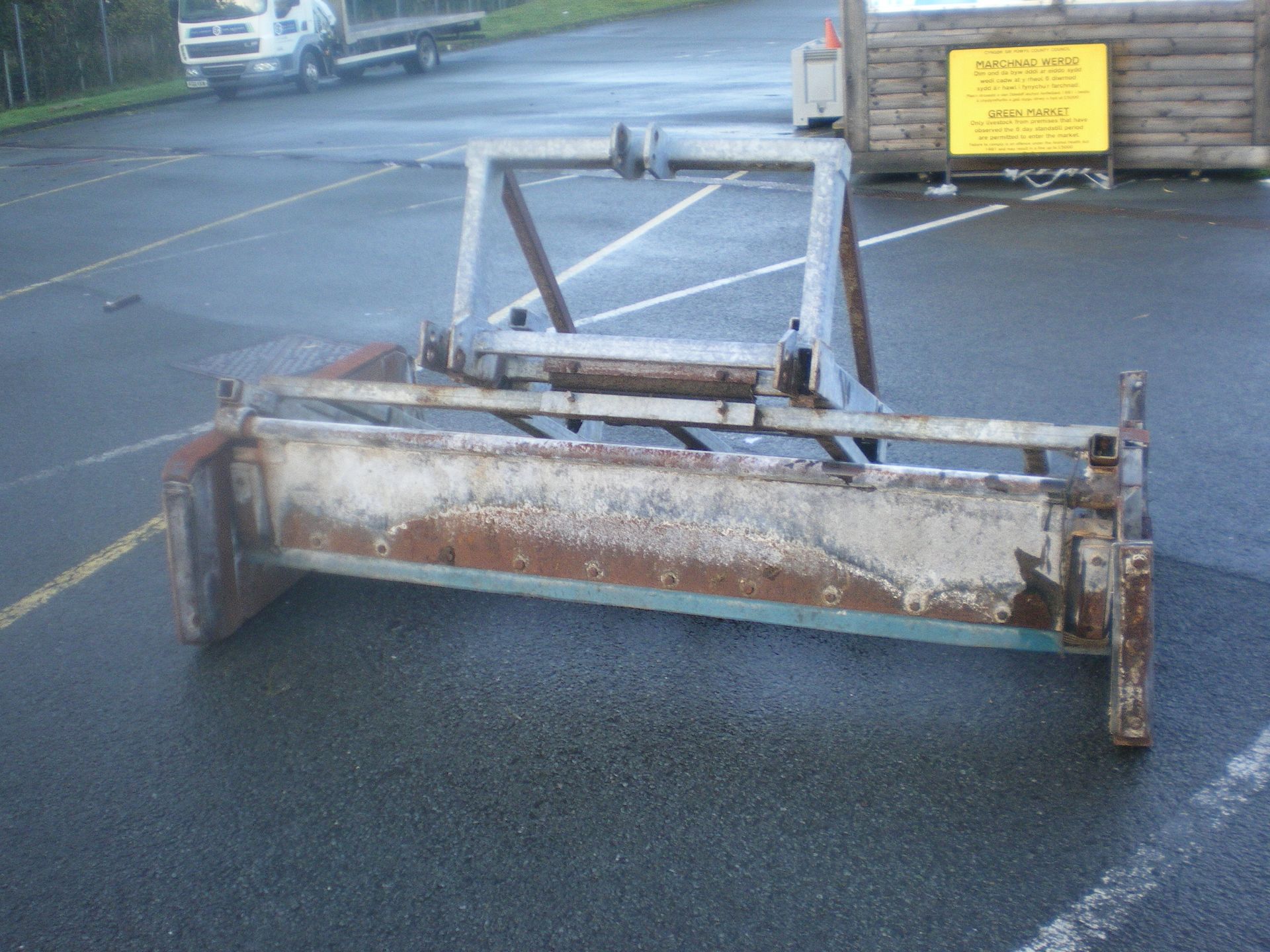 GALVANISED YARD SCRAPER