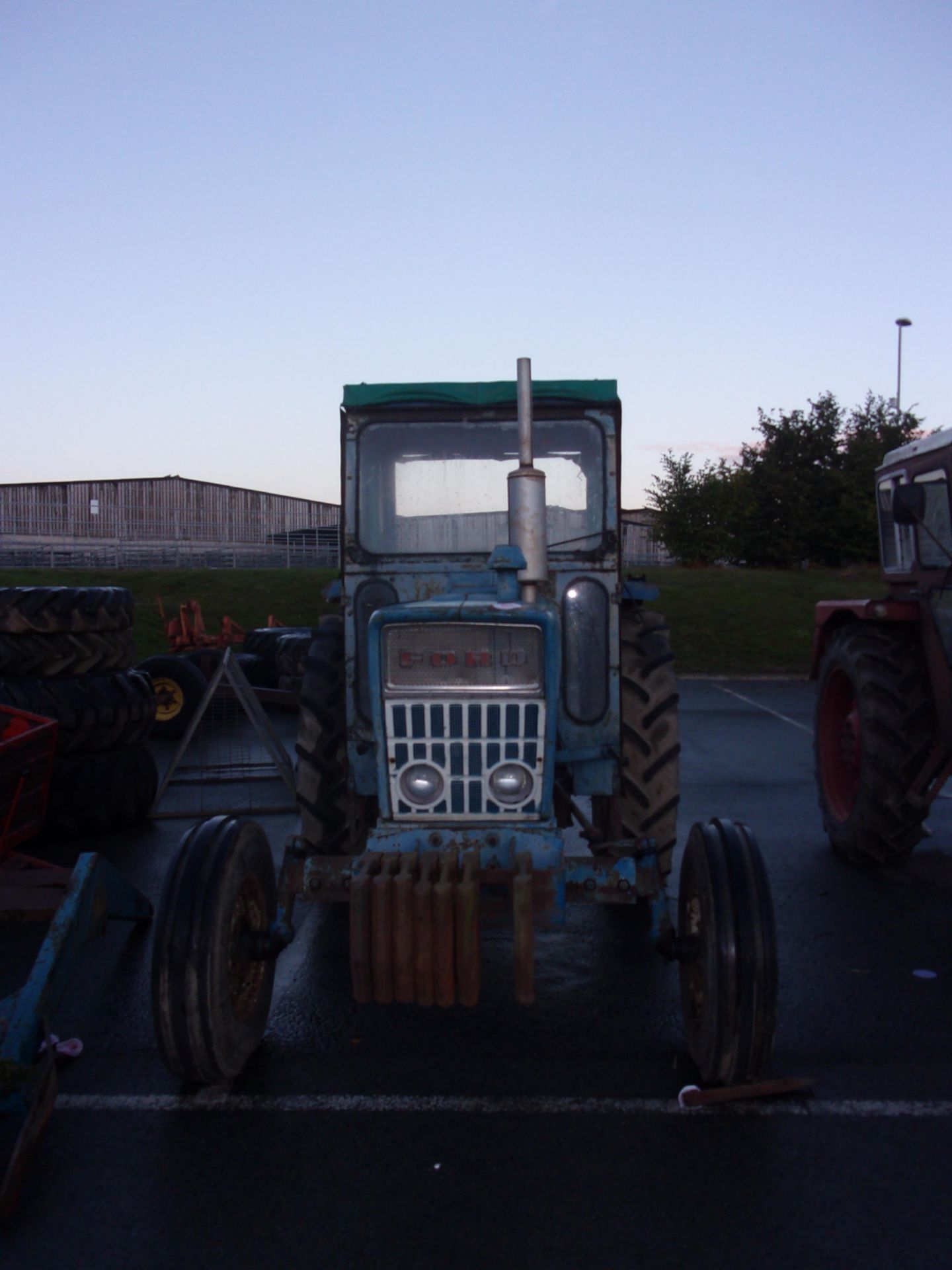 FORD 4000 TRACTOR - Image 6 of 8