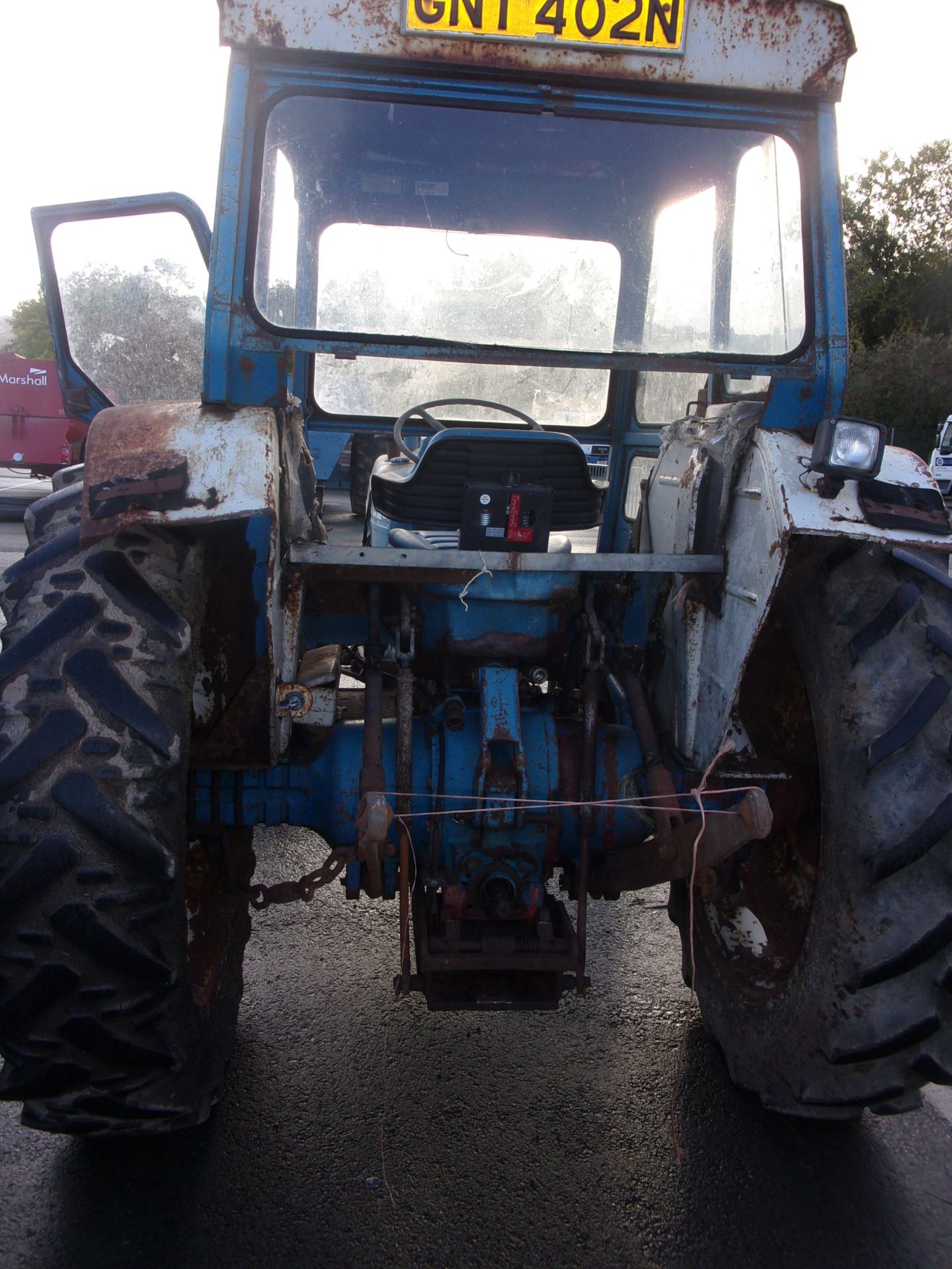 FORD 4000 TRACTOR - Image 4 of 8