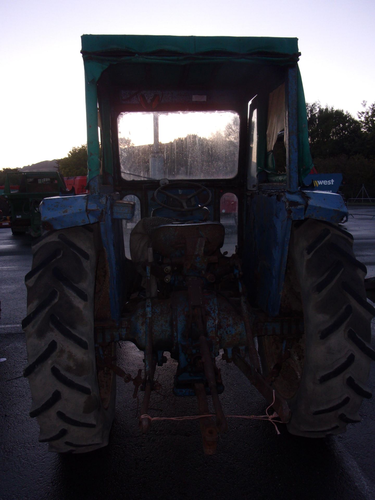 FORD 4000 TRACTOR - Image 8 of 8