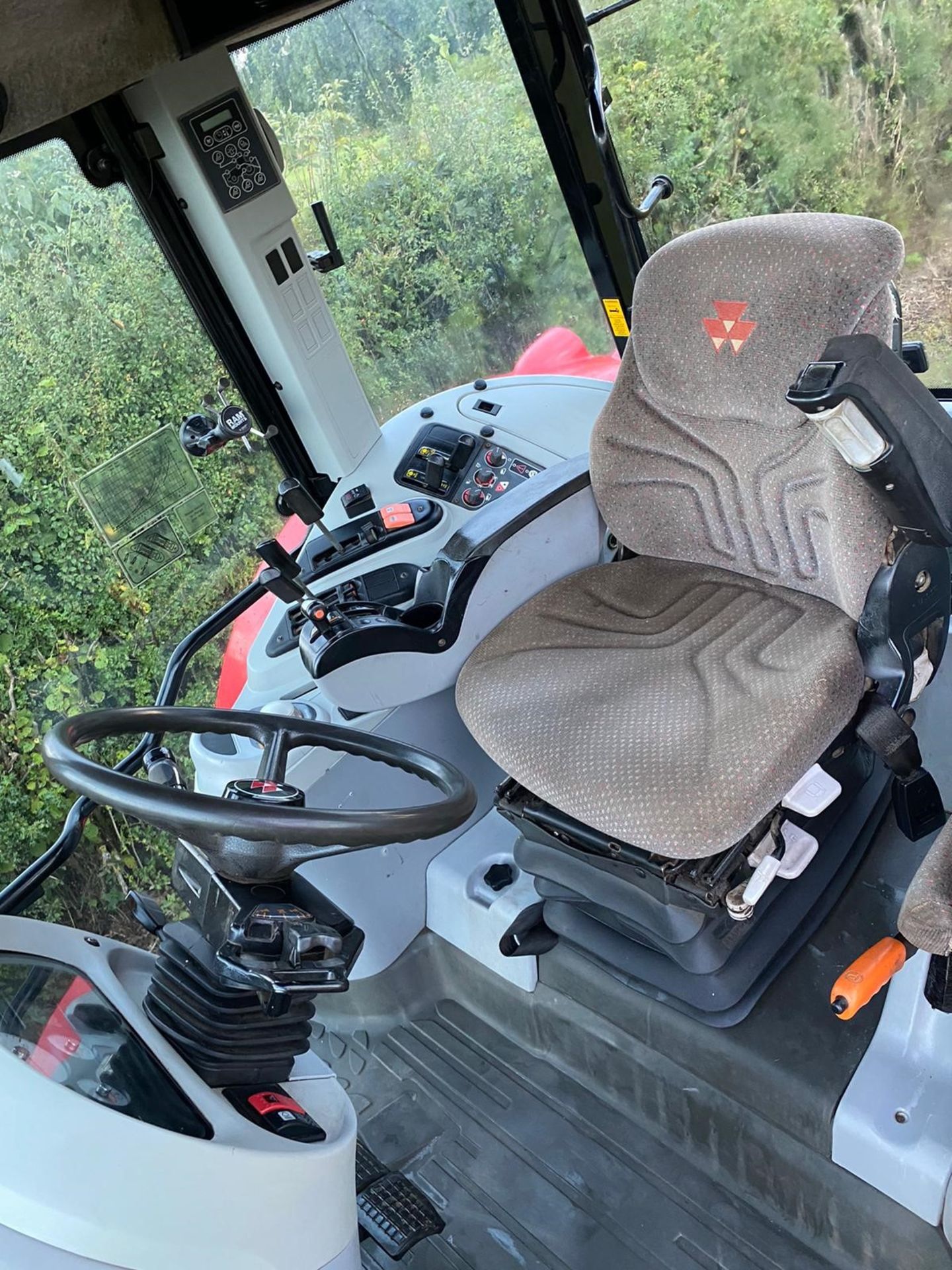 MASSEY FERGUSON 6455 DYNASHIFT TRACTOR - Image 10 of 17