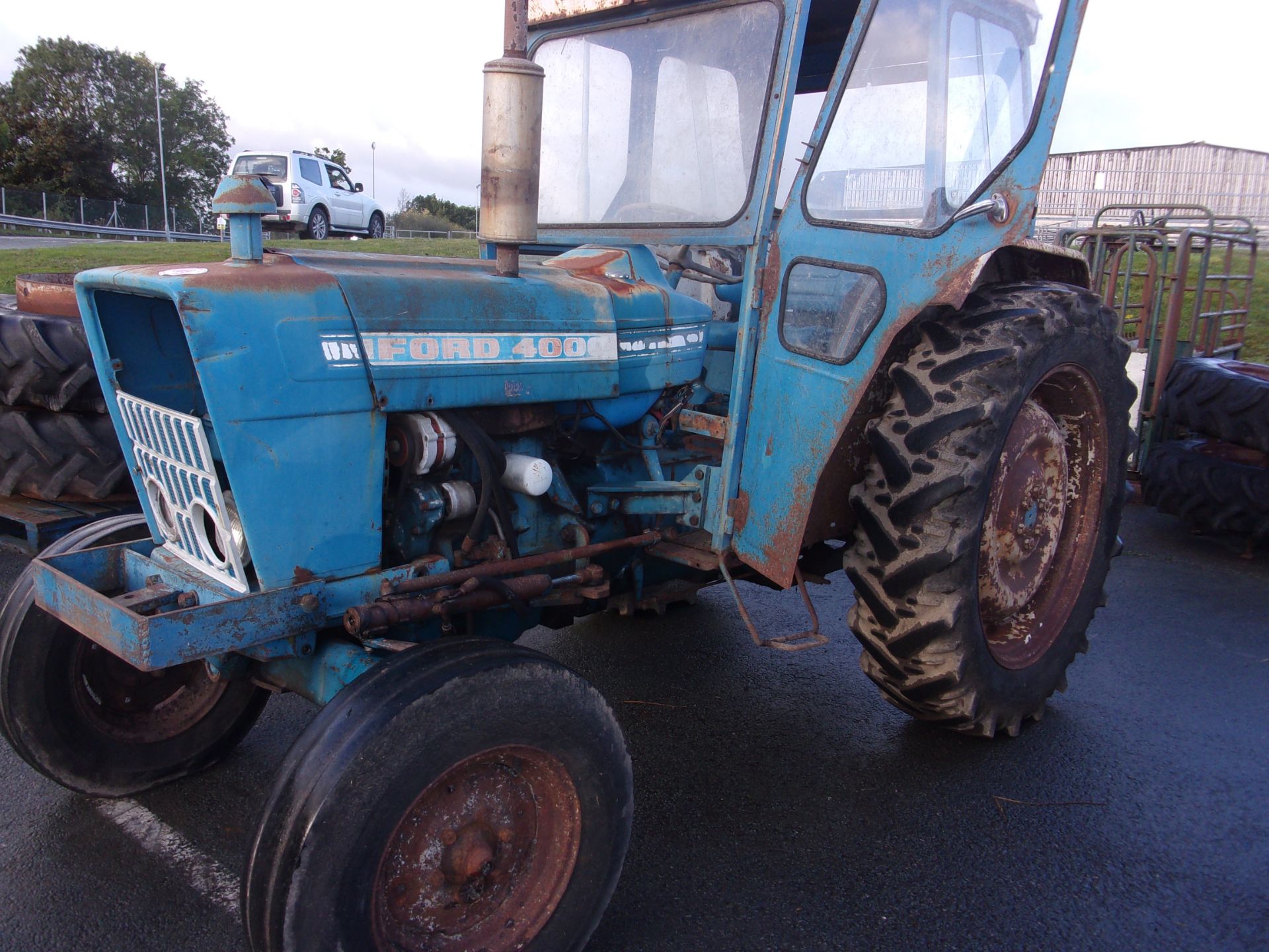 FORD 4000 TRACTOR - Image 2 of 8