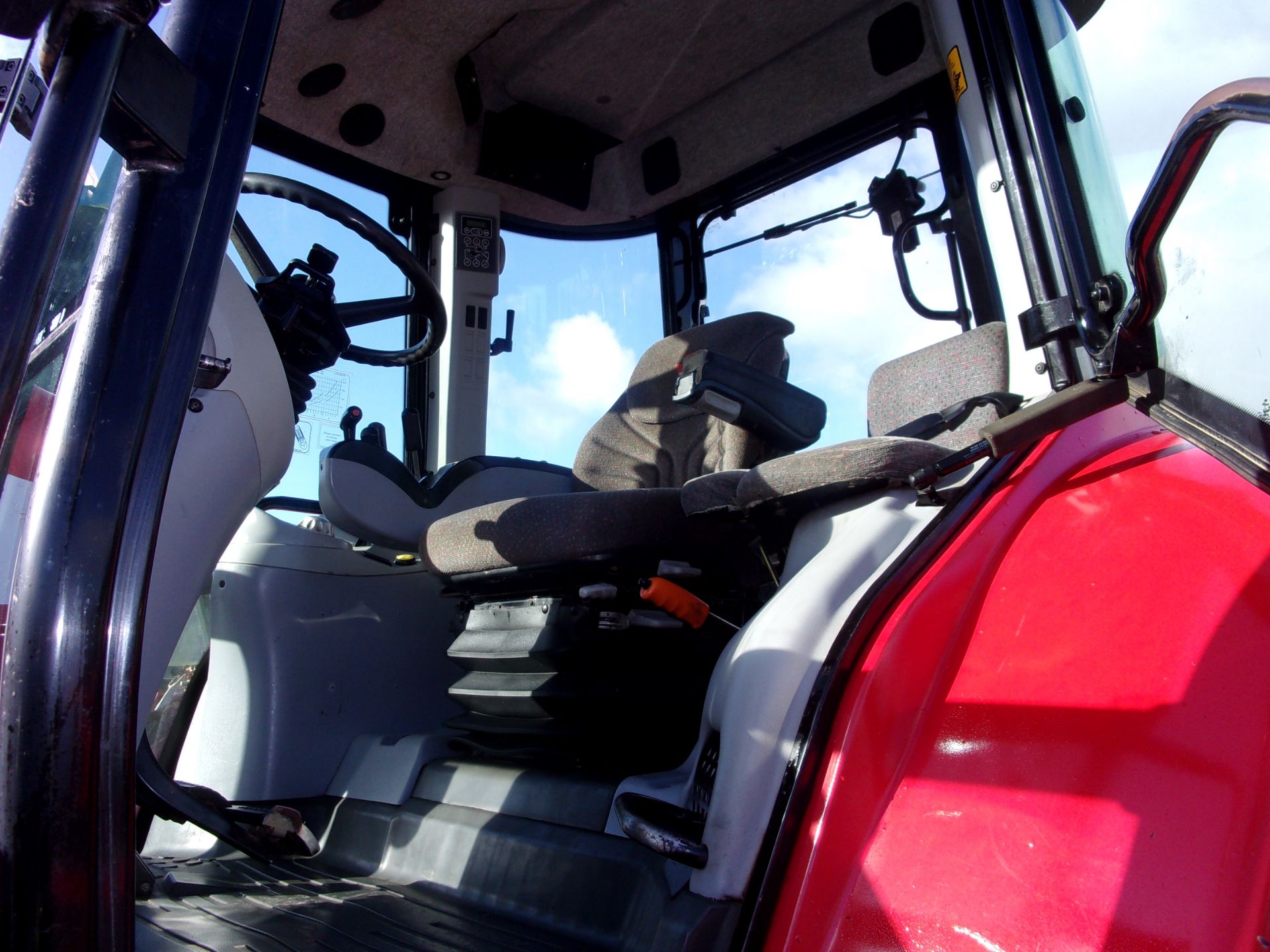 MASSEY FERGUSON 6455 DYNASHIFT TRACTOR - Image 5 of 17