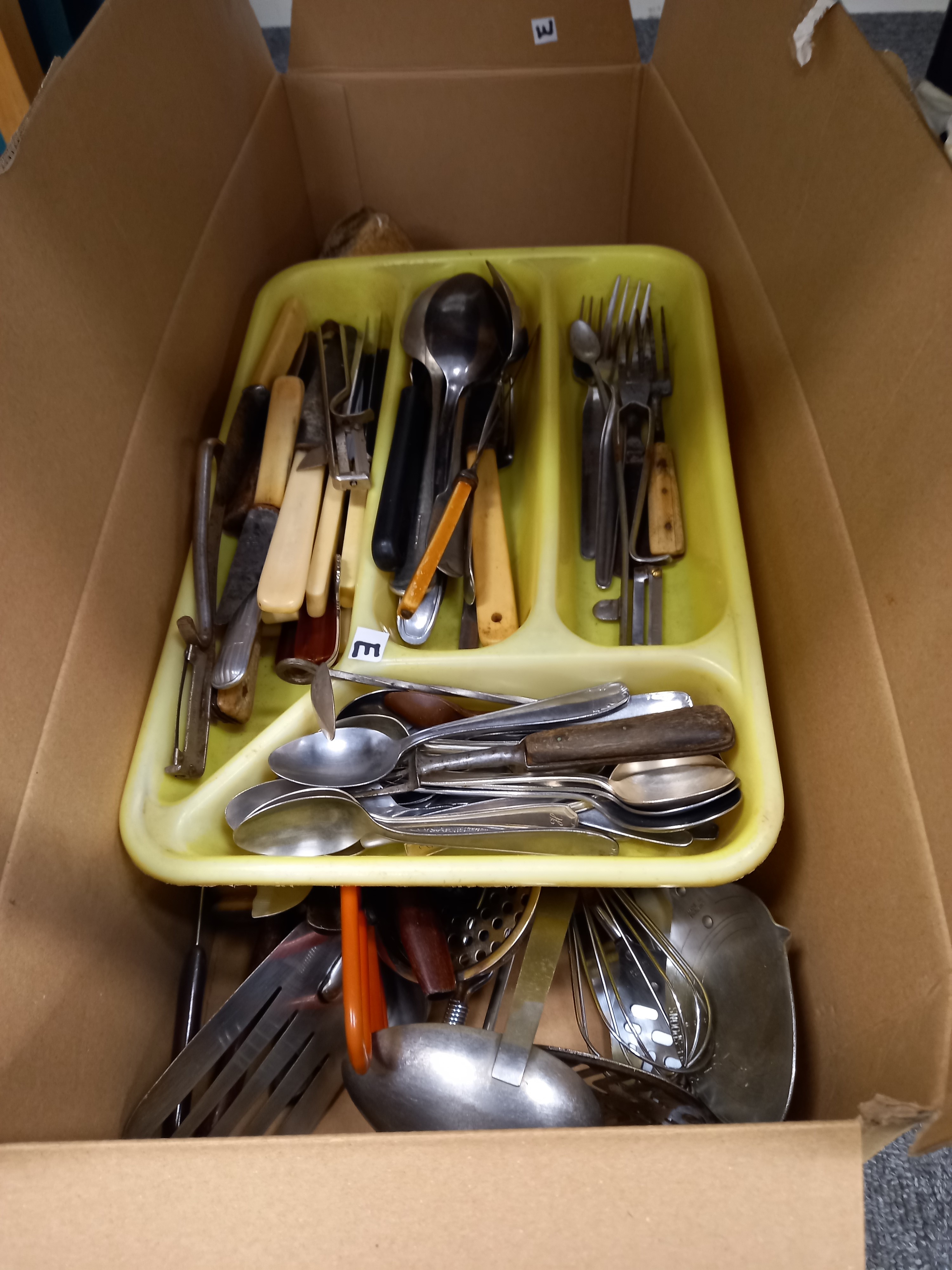 BOX OF ASSORTED VINTAGE CUTLERY - Image 2 of 2