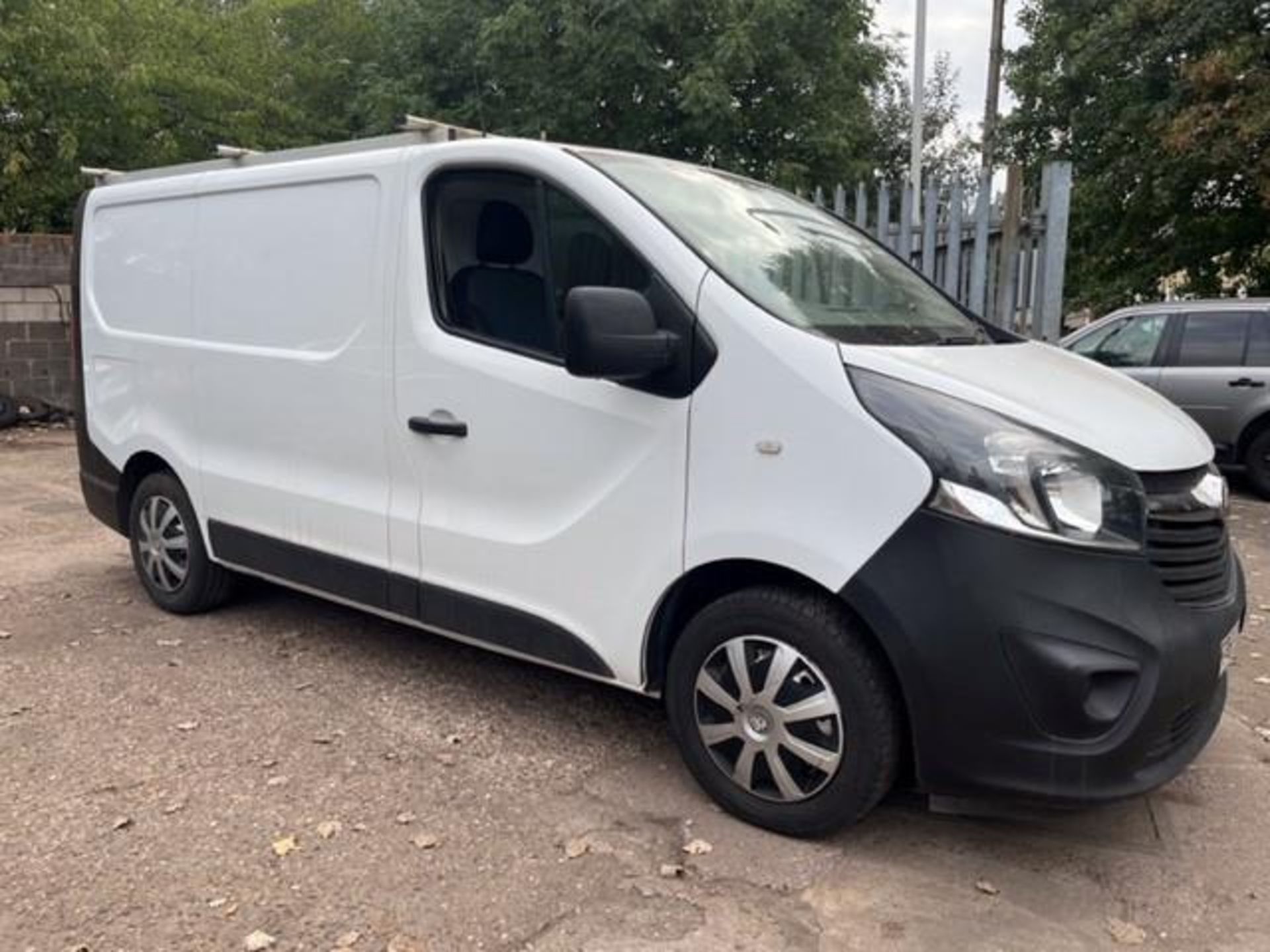 2015 VAUXHALL VIVARO 16 DIESEL VAN - Image 2 of 11