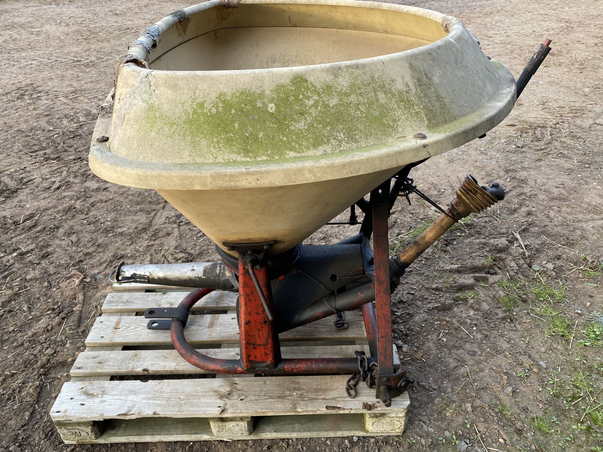 VICON FERTILISER SPREADER - NO VAT - Image 3 of 3