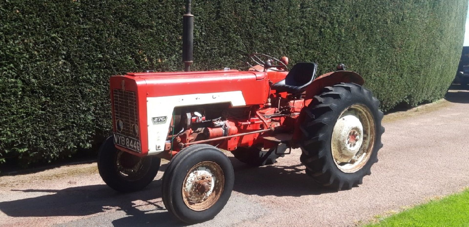 INTERNATIONAL 276 2WD TRACTOR