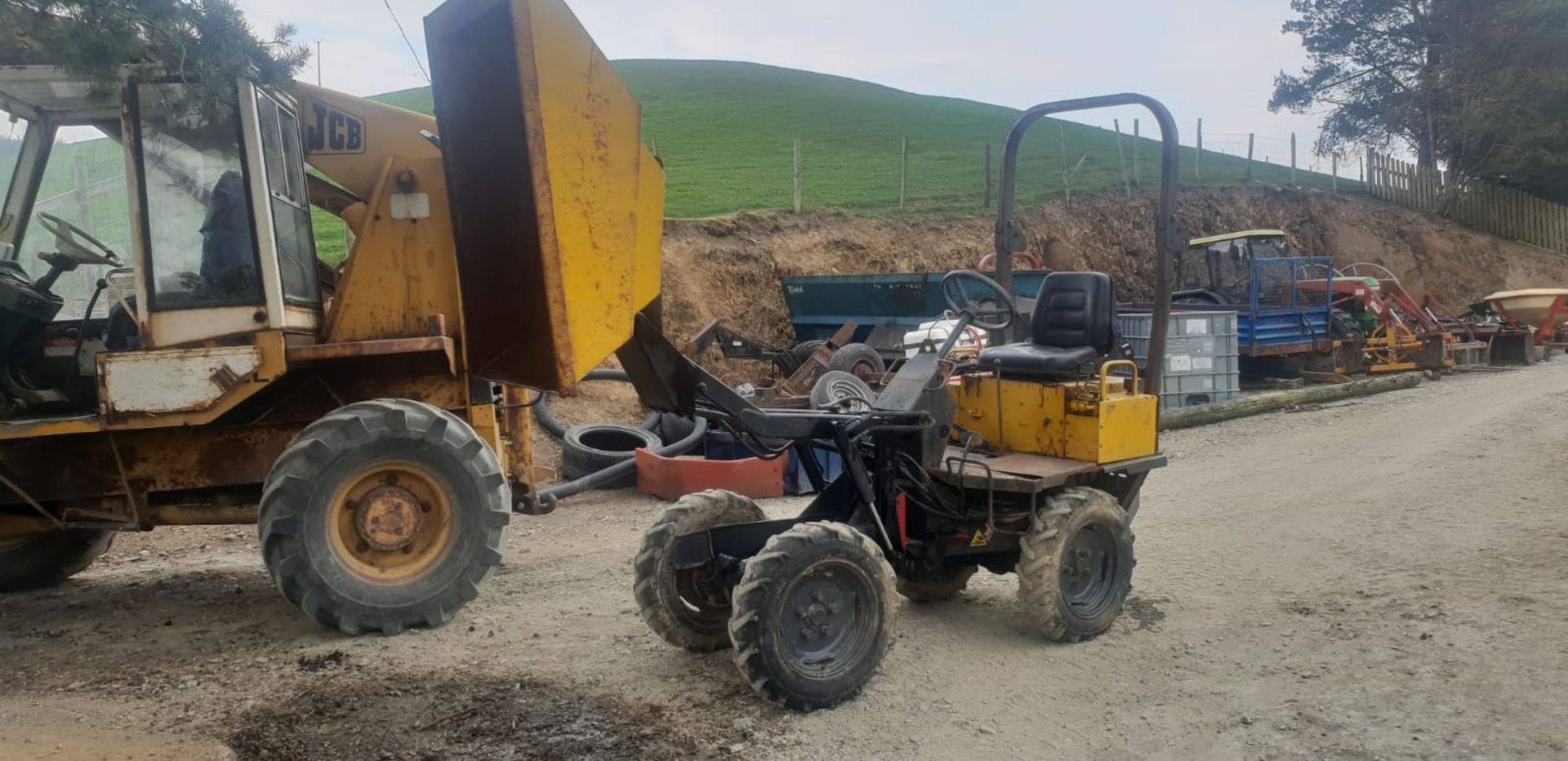 VOLVO HIGH REACH DUMPER, STARTS & DRIVES - Image 5 of 7