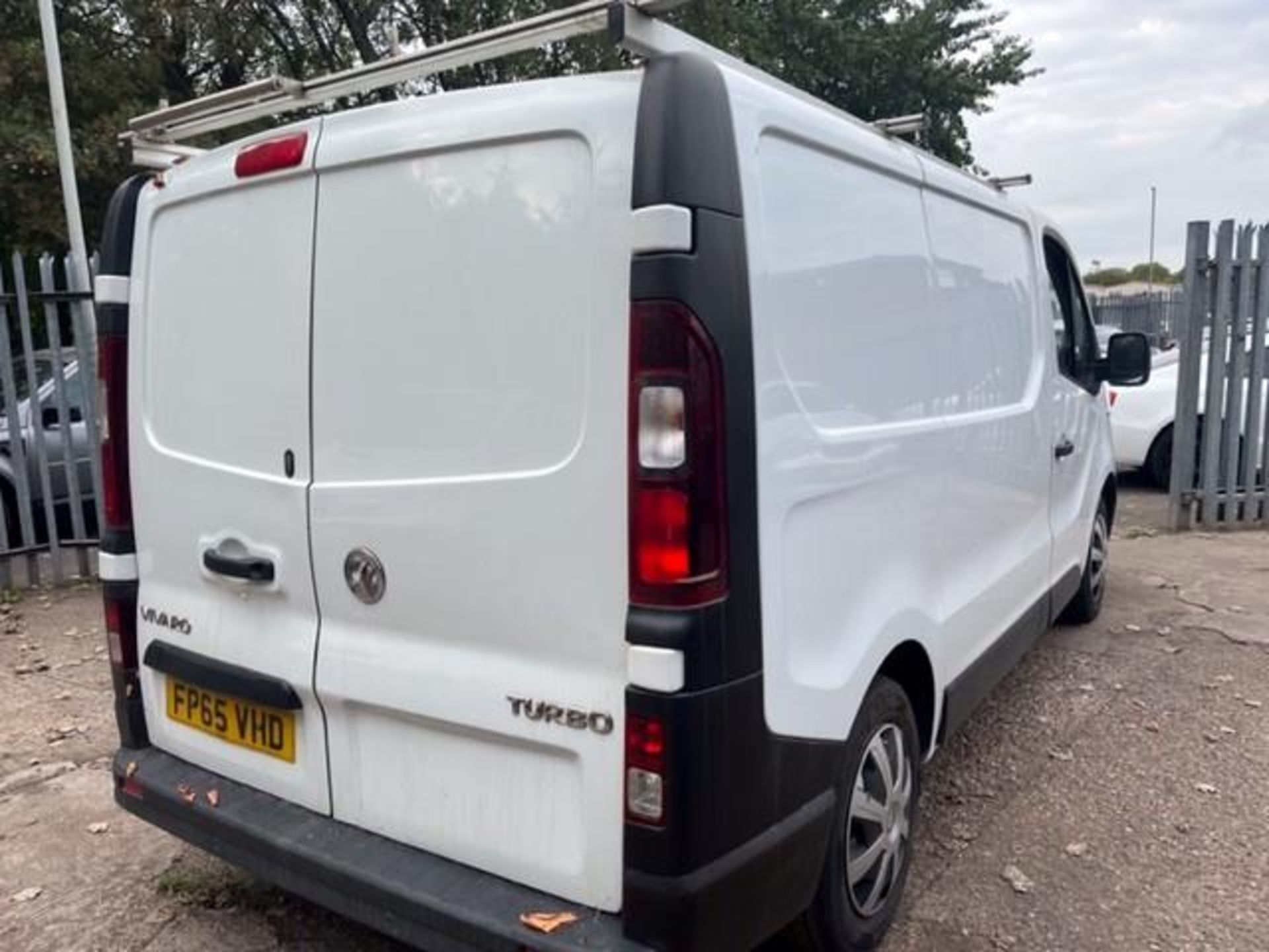 2015 VAUXHALL VIVARO 16 DIESEL VAN - Image 5 of 11