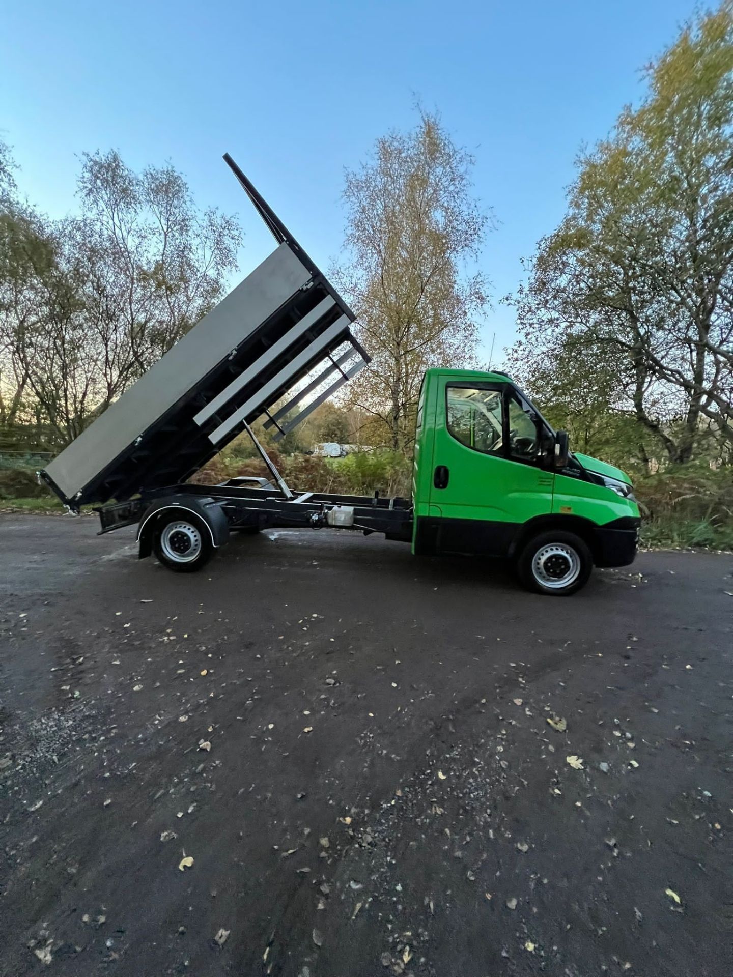 IVECO DAILY TIPPER TRUCK (2017). SINGLE - Image 5 of 11