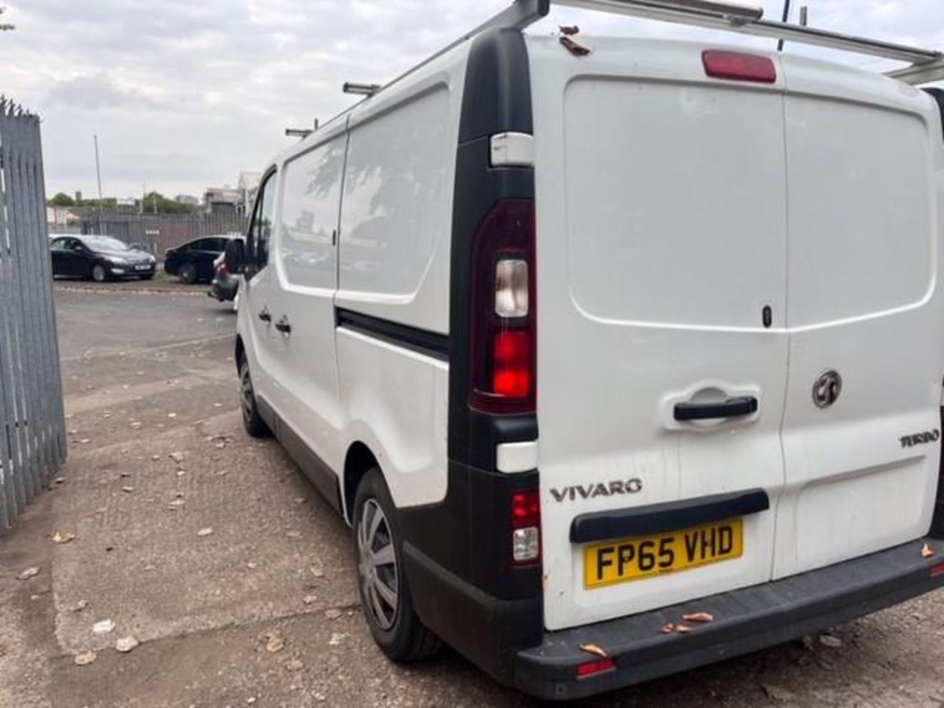 2015 VAUXHALL VIVARO 16 DIESEL VAN - Image 4 of 11