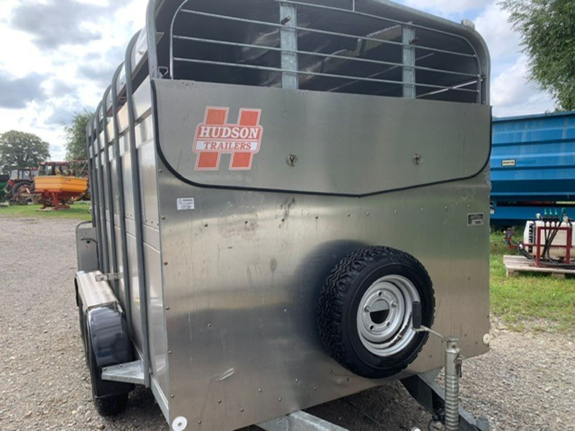 2007 HUDSON LIVESTOCK TRAILER - Image 2 of 6