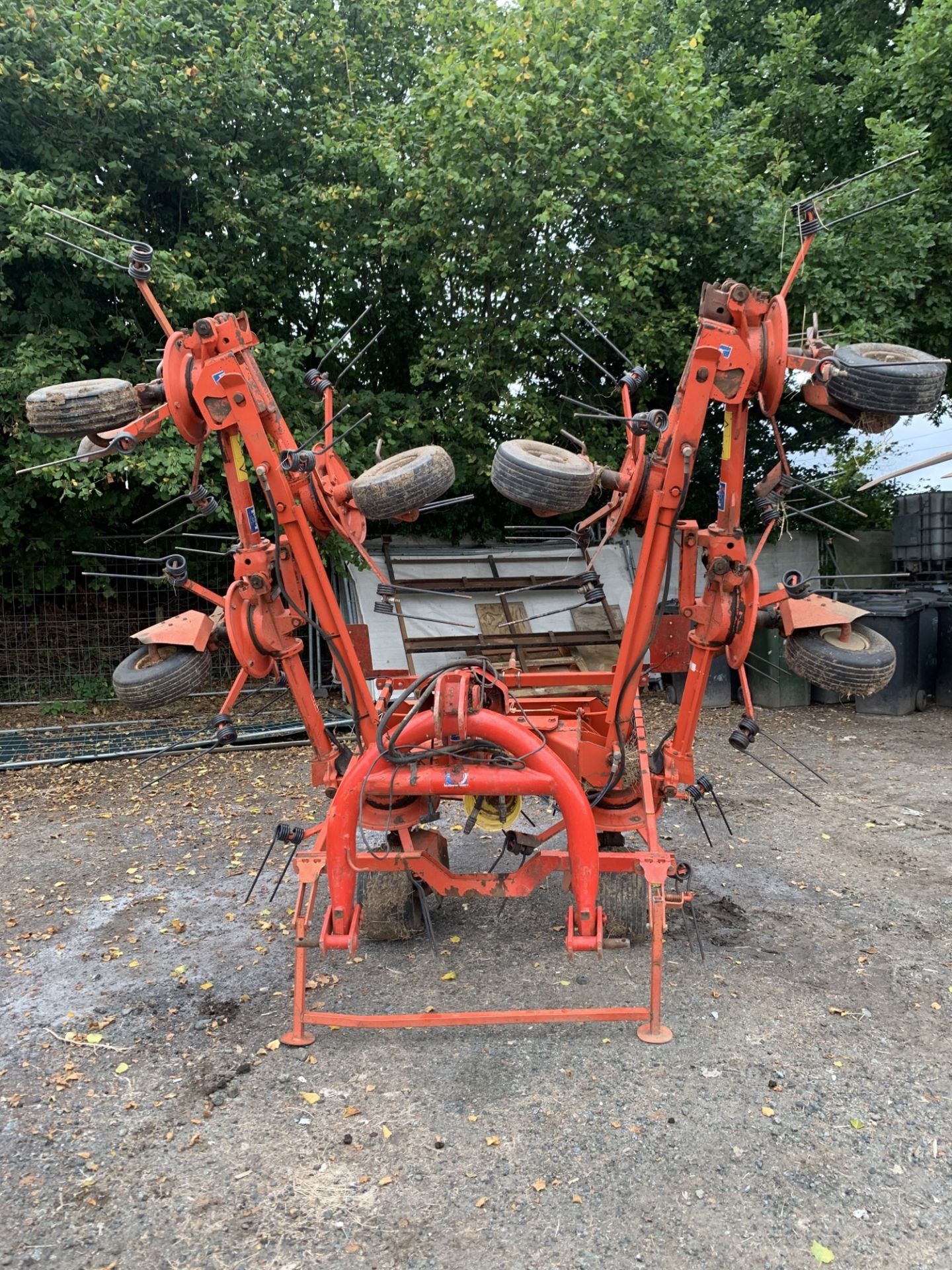 KUHN 7601 8 ROTOR TEDDER