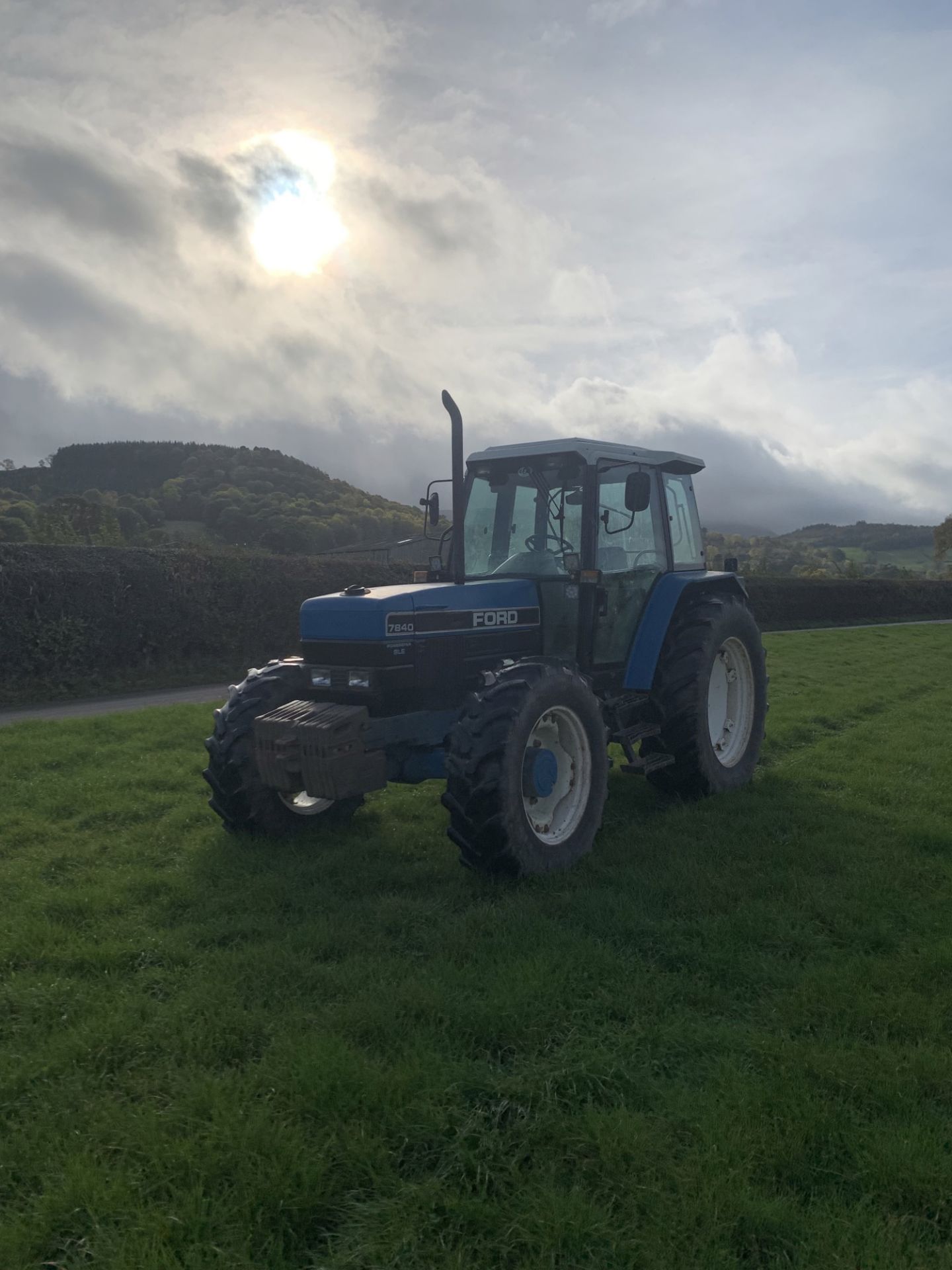 FORD/NEW HOLLAND 7840 TRACTOR